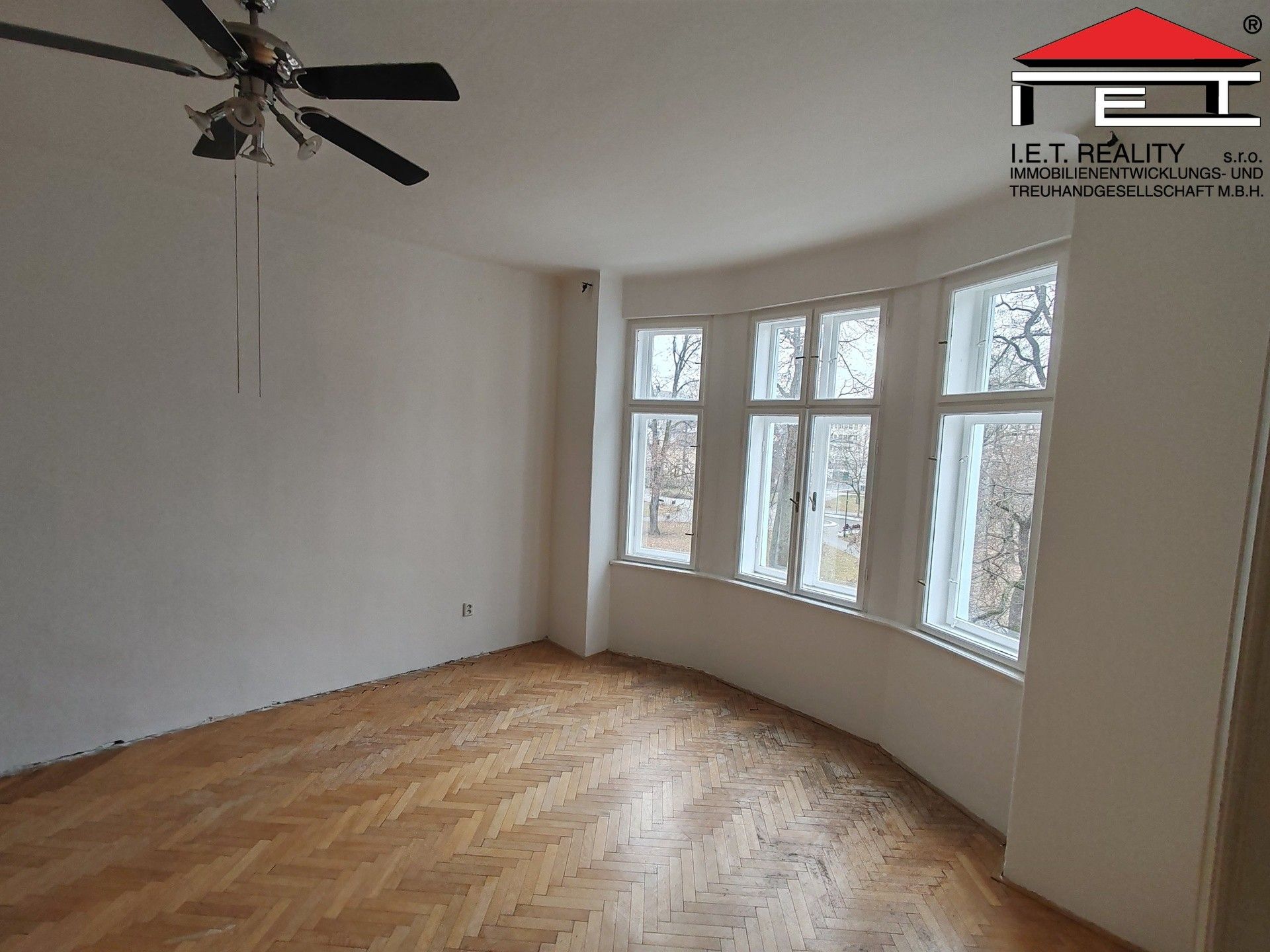 Pronájem bytu 2+1 93 m² - foto 2