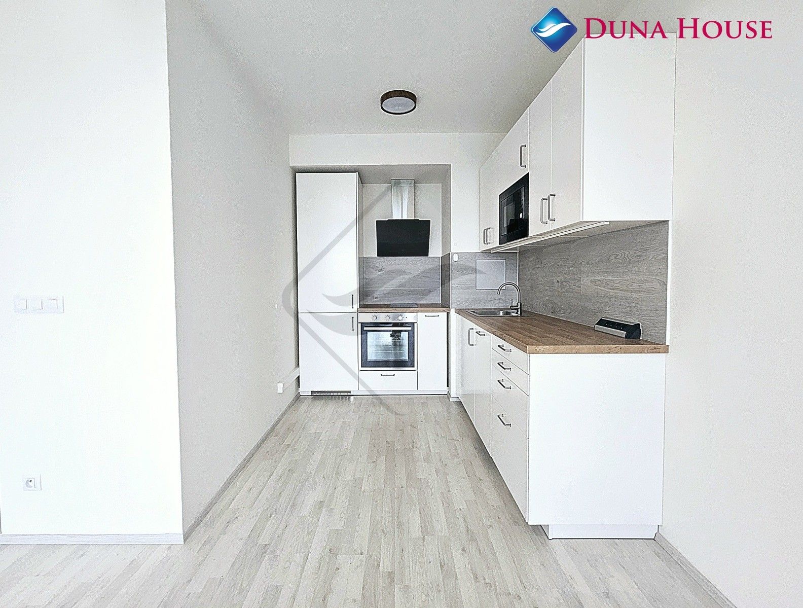 Pronájem bytu 1+kk 39 m² - foto 1
