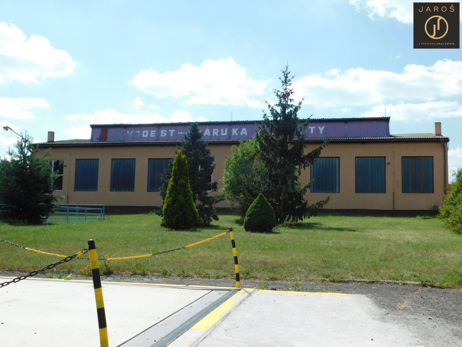 Pronájem komerčního prostoru 895 m² - foto 1