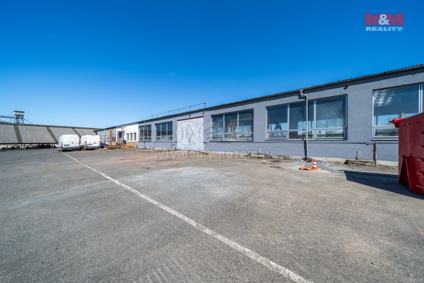 Pronájem komerčního prostoru 346 m² - foto 1