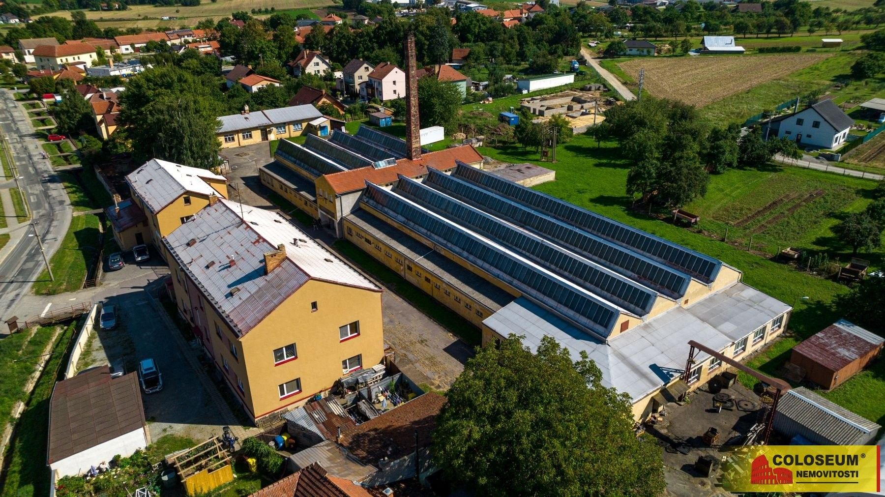 Pronájem nemovitosti 2370 m² - foto 1
