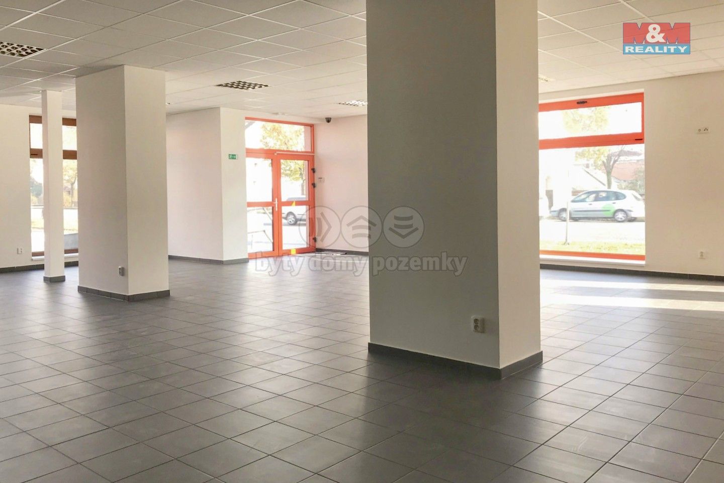 Prodej komerčního prostoru 300 m² - foto 8