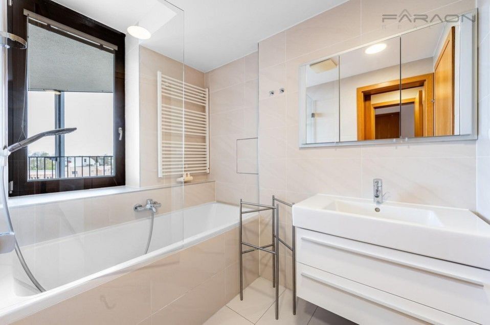 Pronájem bytu 2+kk 98 m² - foto 12