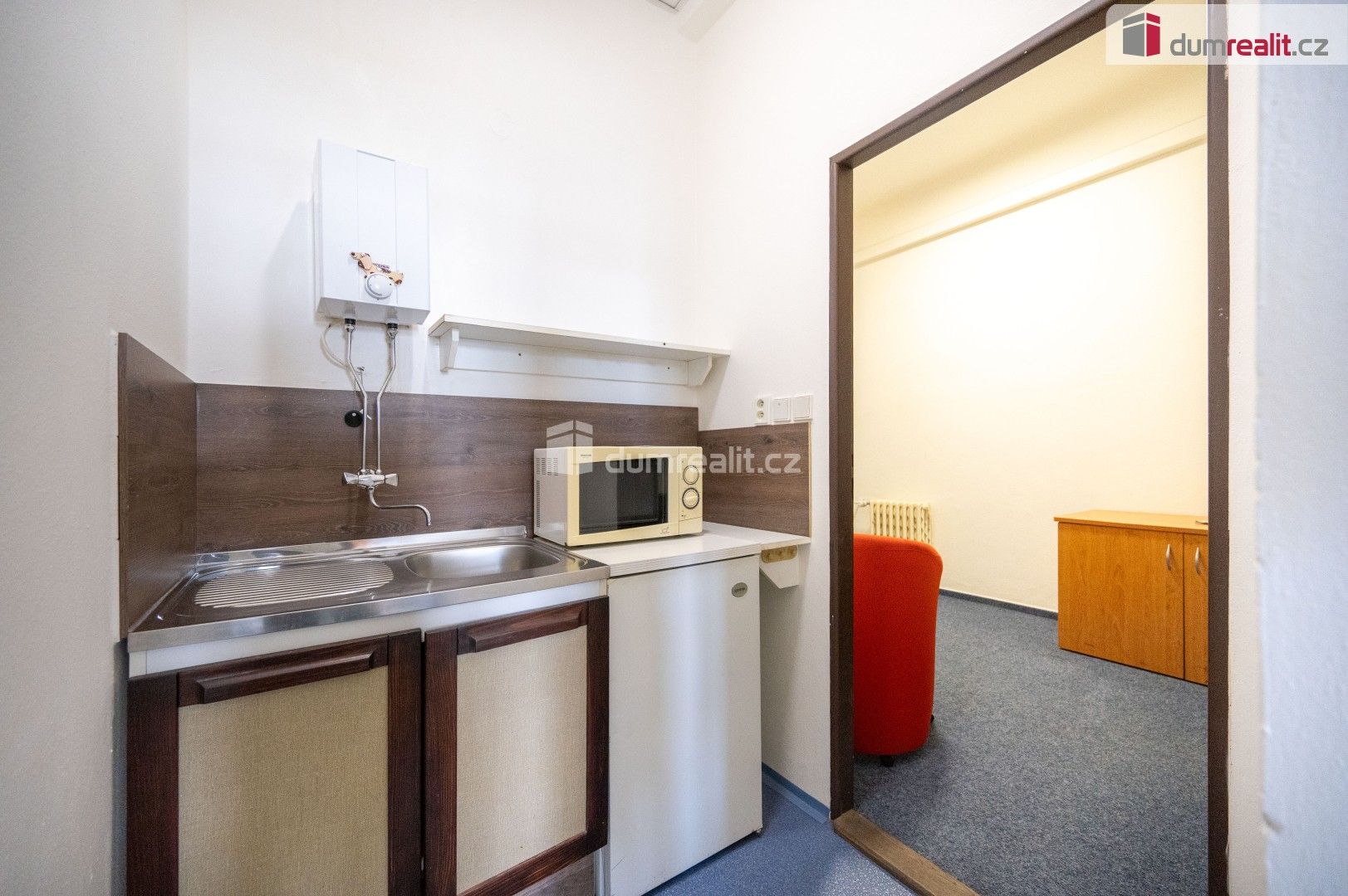 Pronájem komerčního prostoru 143 m² - foto 20