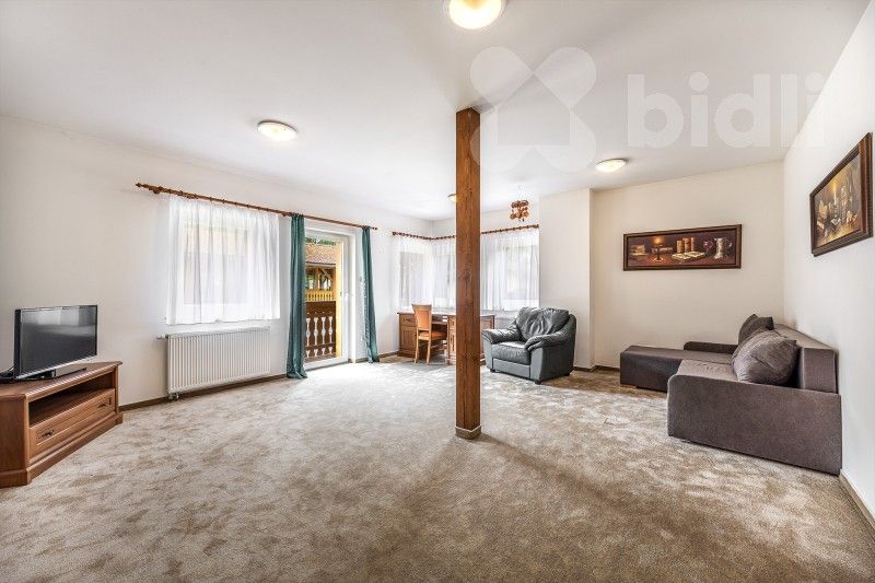 Pronájem bytu 3+1 90 m² - foto 1
