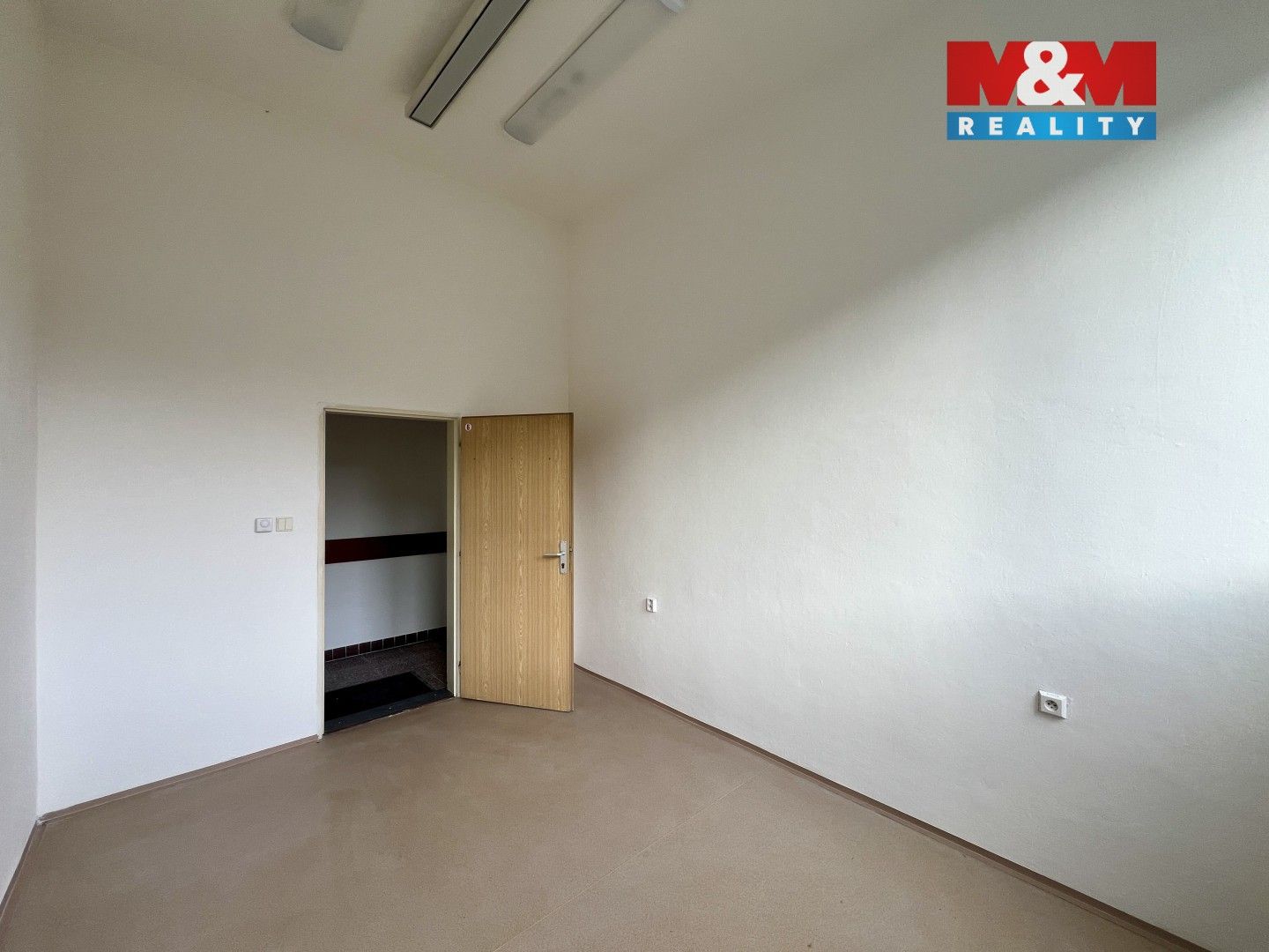 Pronájem komerčního prostoru 410 m² - foto 15