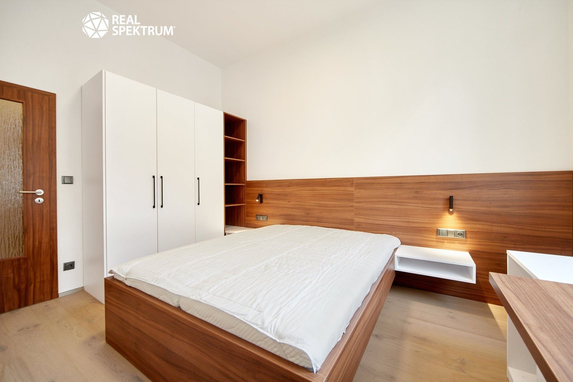 Pronájem bytu 3+kk 80 m² - foto 3