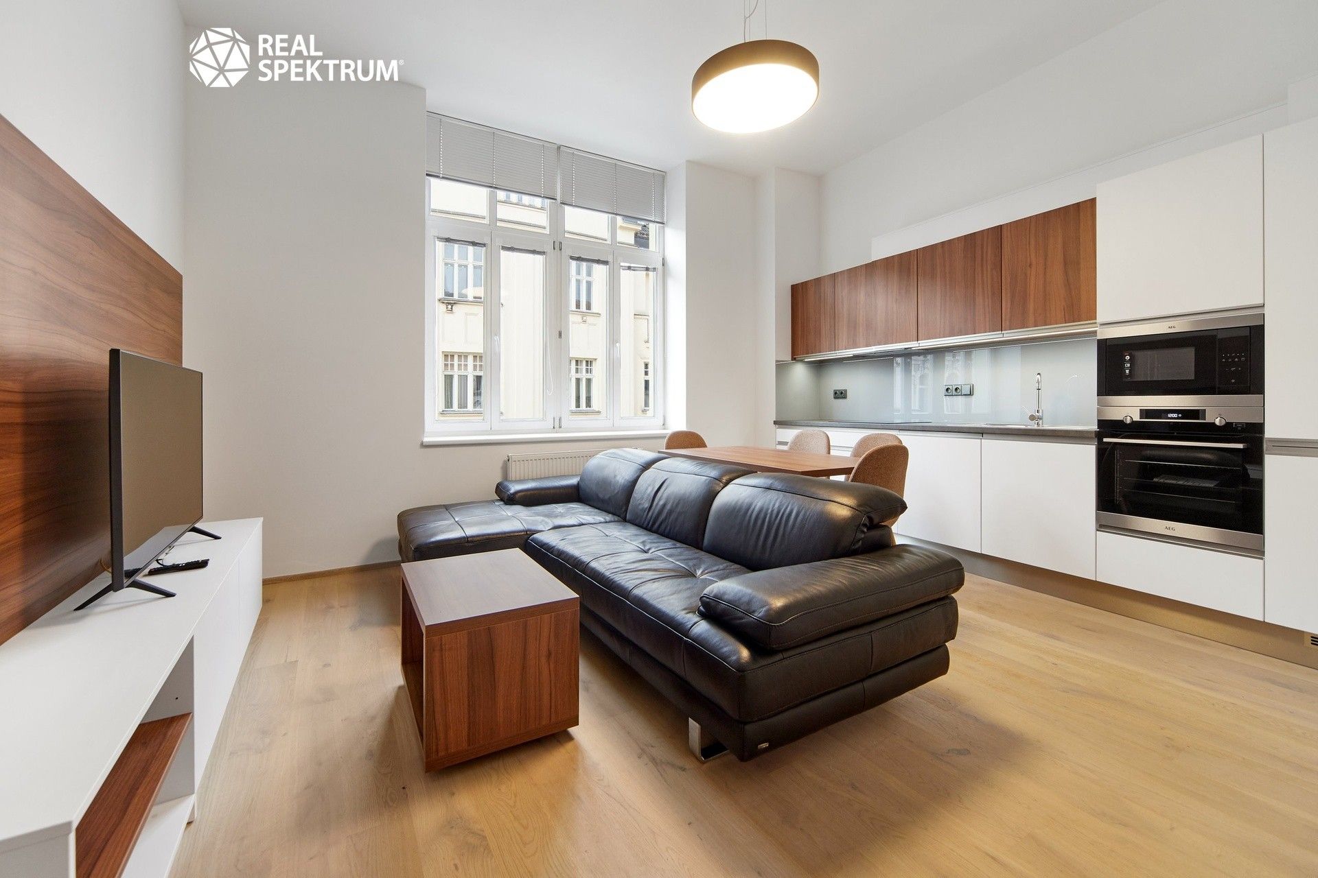 Pronájem bytu 3+kk 80 m² - foto 1