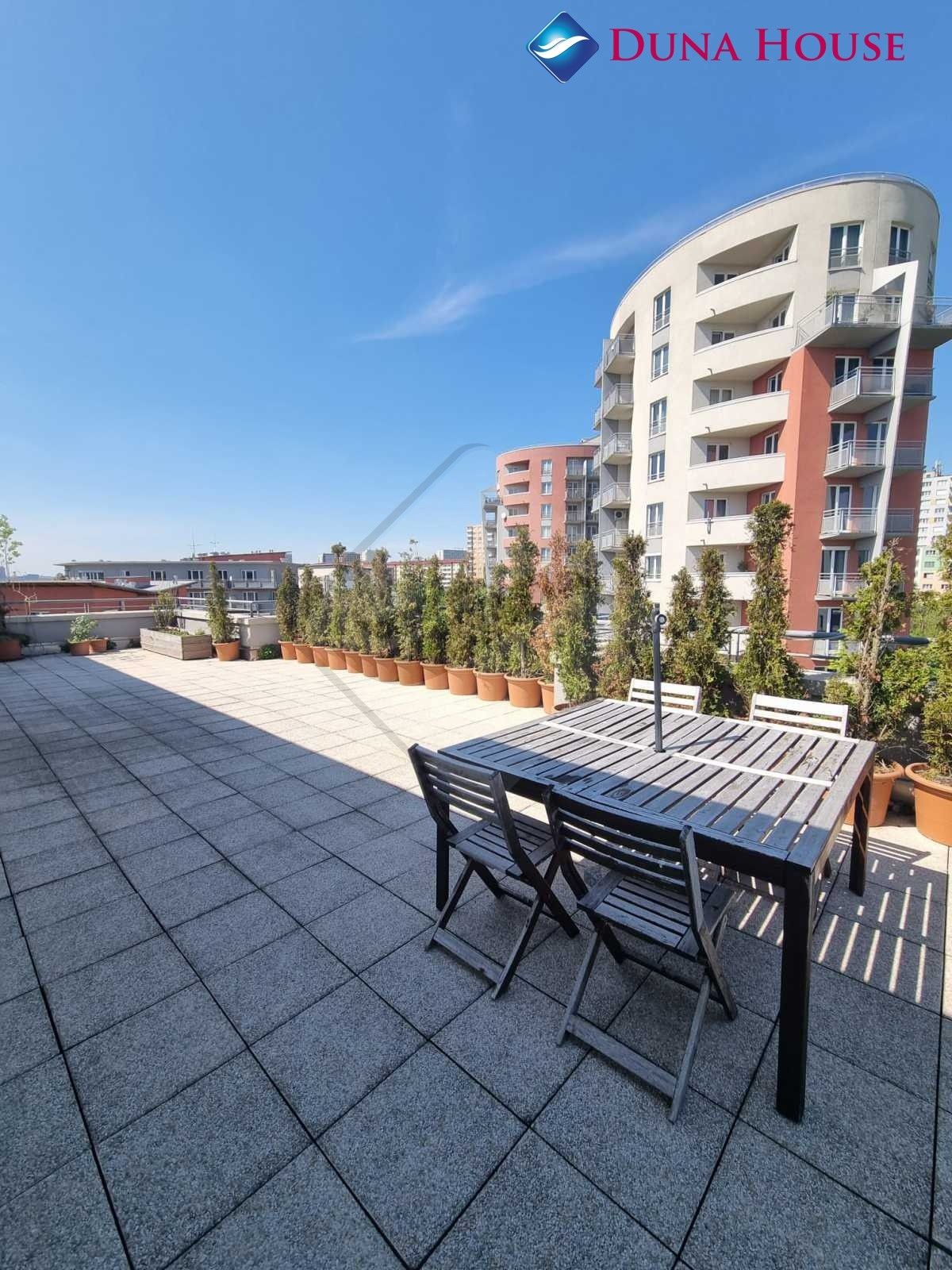 Pronájem bytu 2+kk 64 m² - foto 1