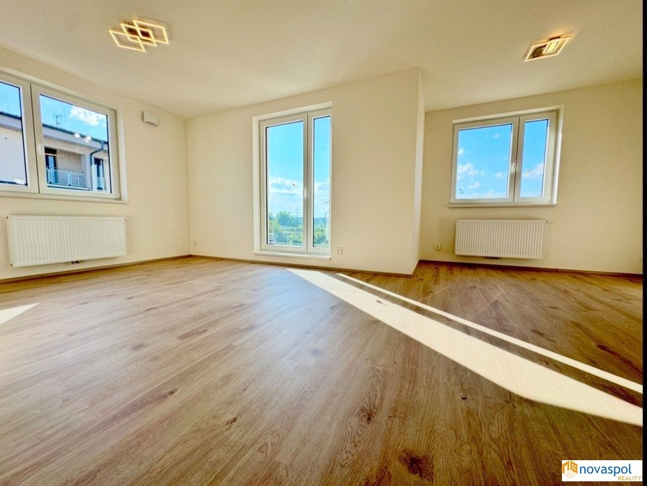 Pronájem bytu 2+kk 61 m² - foto 2