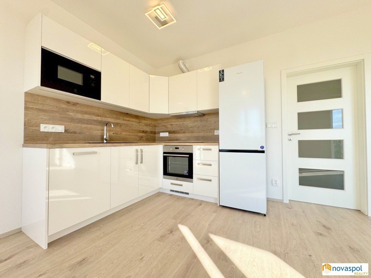 Pronájem bytu 2+kk 61 m² - foto 4