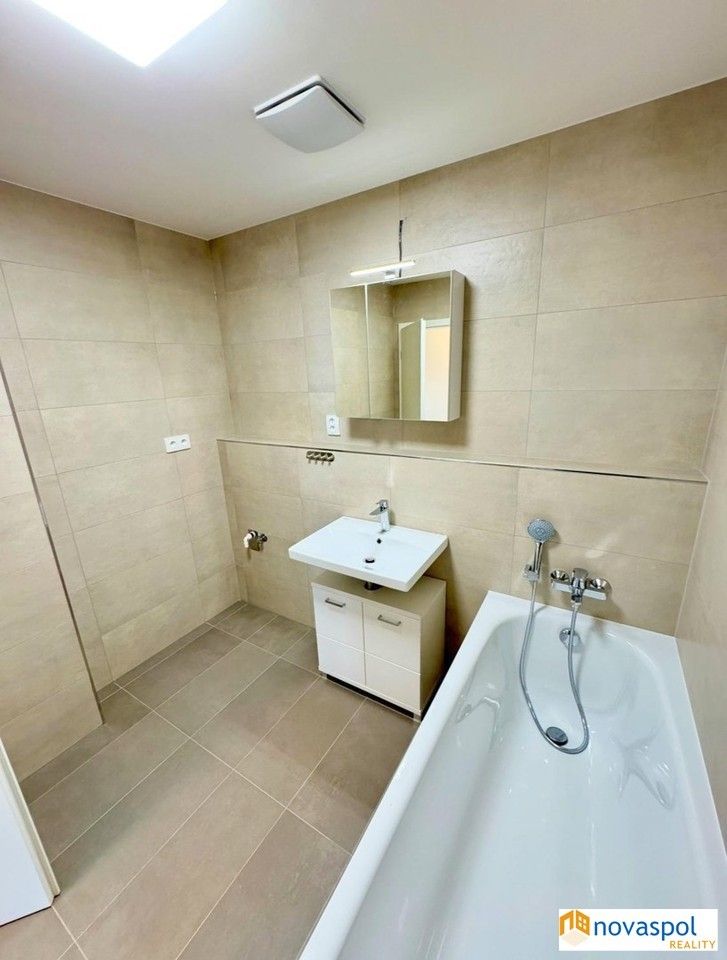Pronájem bytu 2+kk 61 m² - foto 8