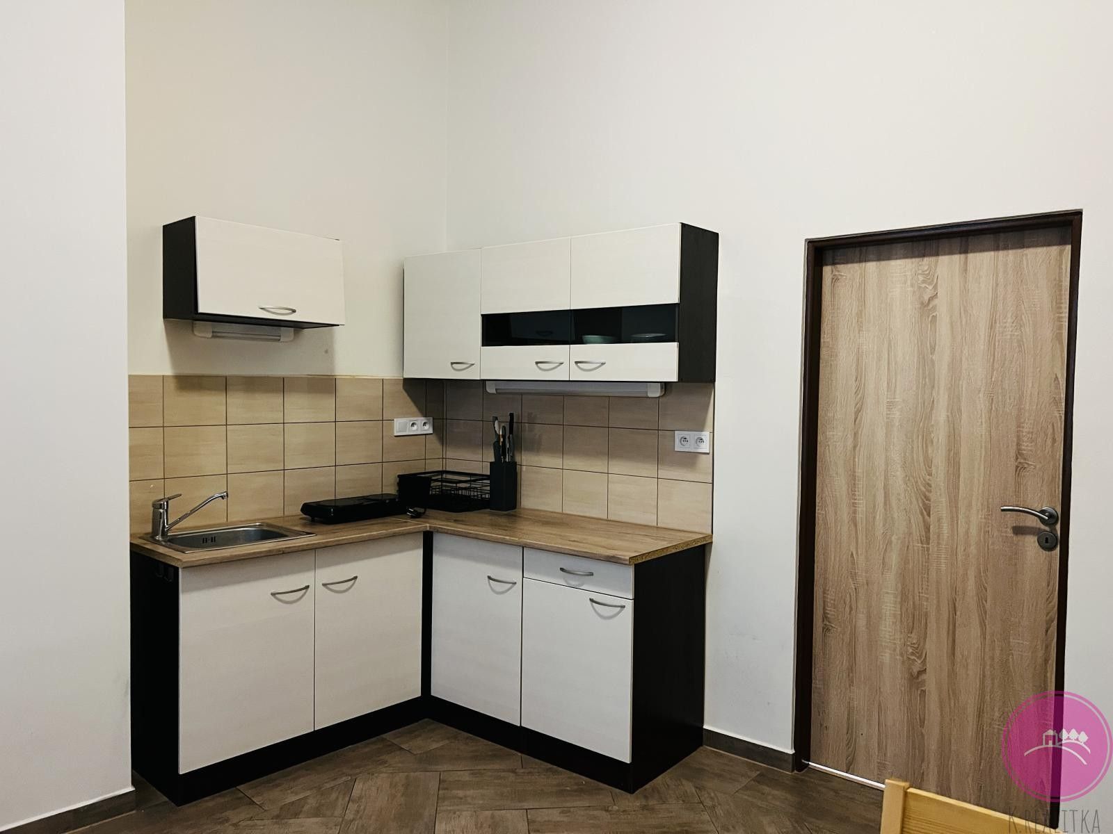 Pronájem bytu 2+1 100 m² - foto 1