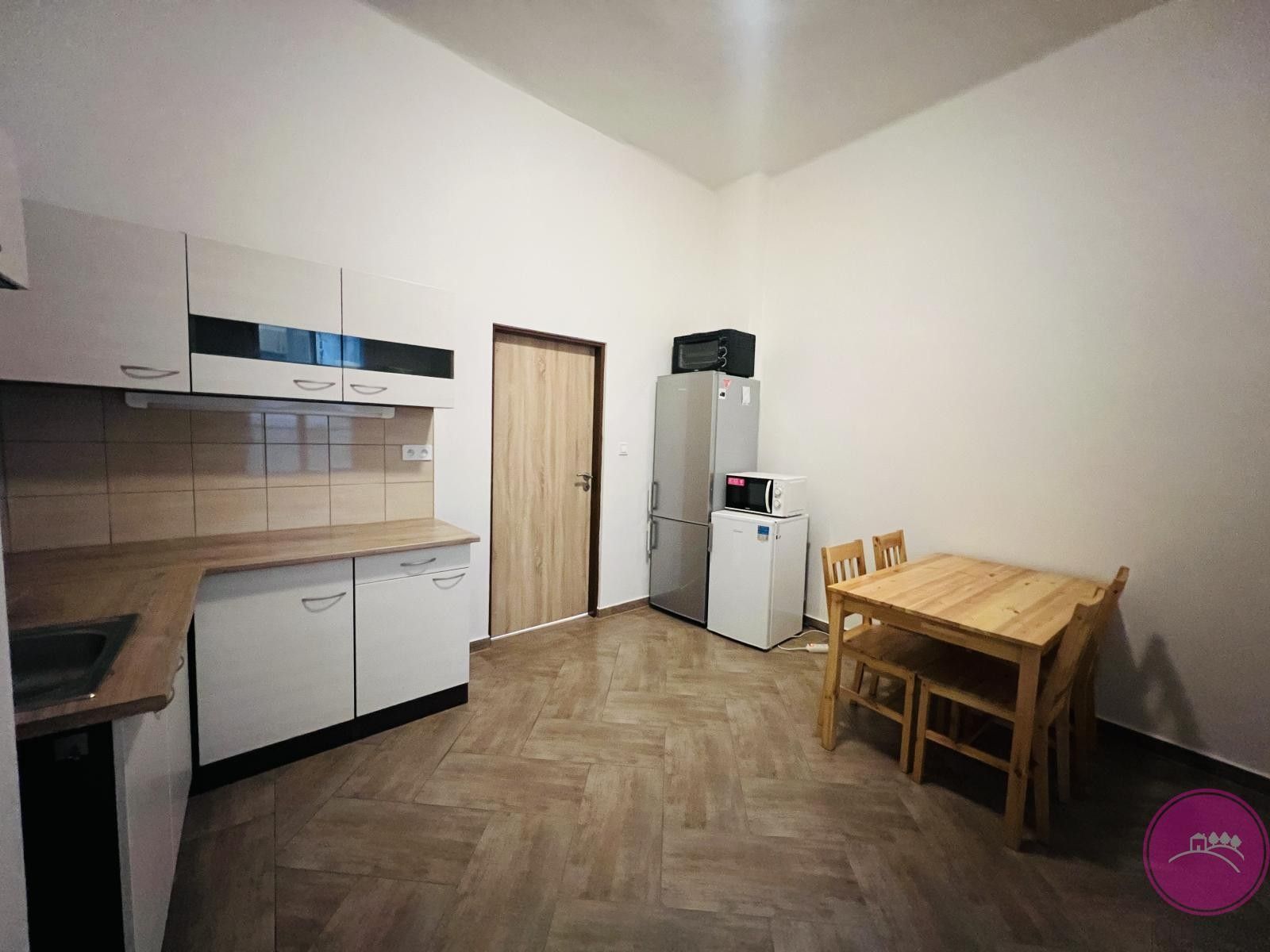 Pronájem bytu 2+1 100 m² - foto 3