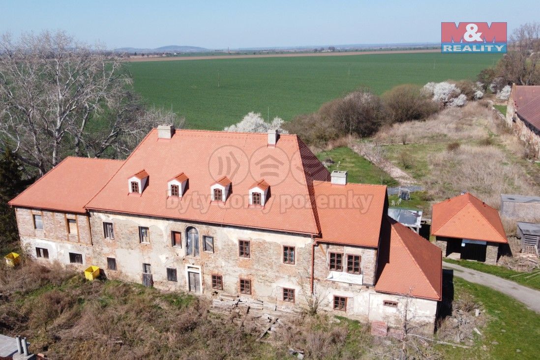Prodej komerčního prostoru 983 m² - foto 1