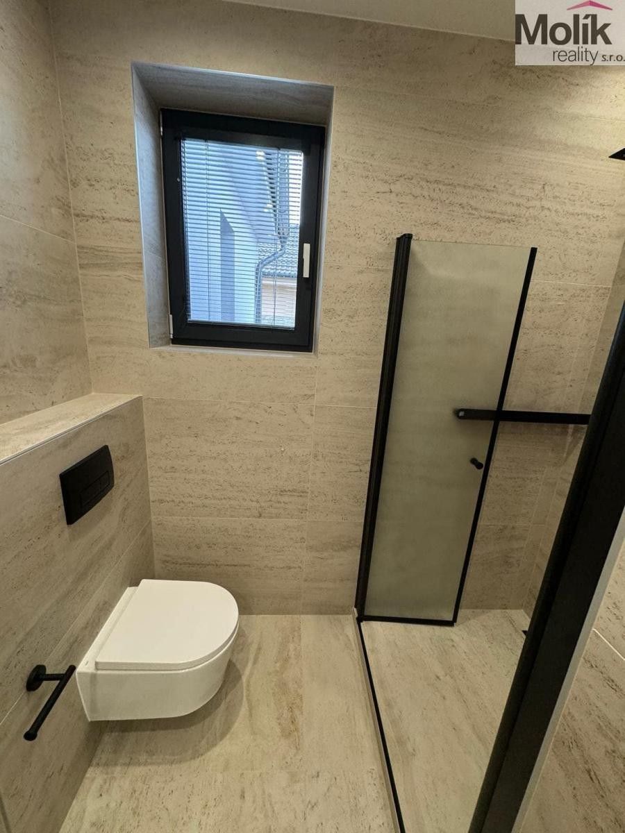Pronájem bytu 4+kk 97 m² - foto 3
