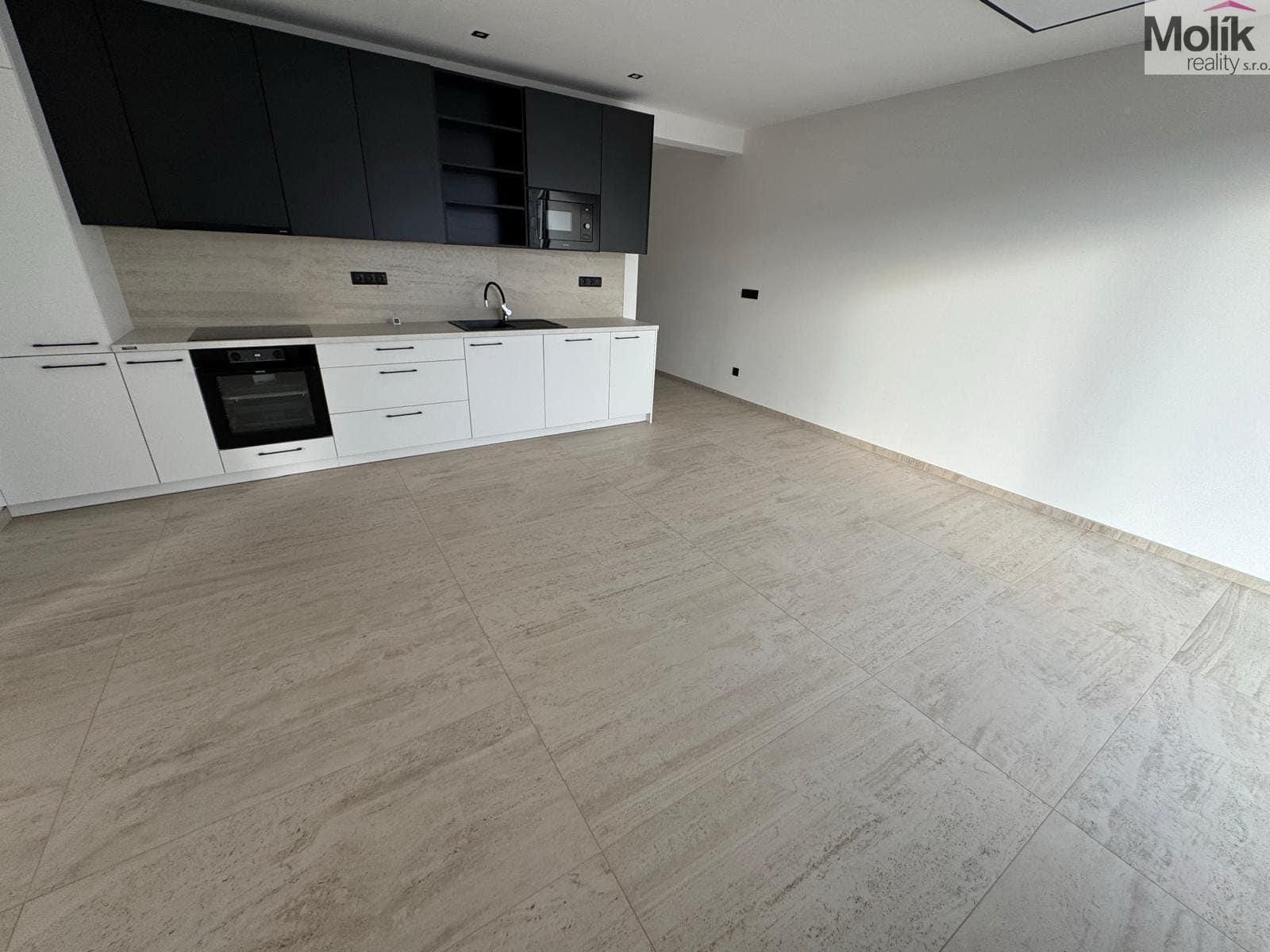Pronájem bytu 4+kk 97 m² - foto 7