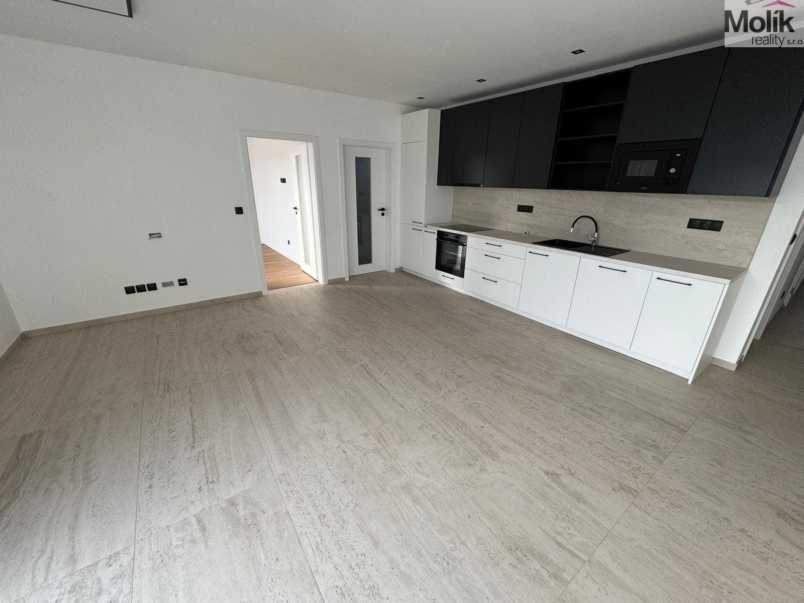 Pronájem bytu 4+kk 97 m² - foto 5