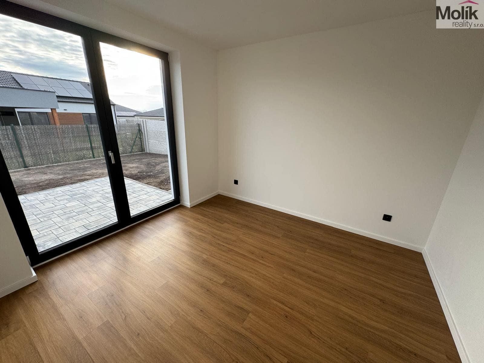 Pronájem bytu 4+kk 97 m² - foto 9