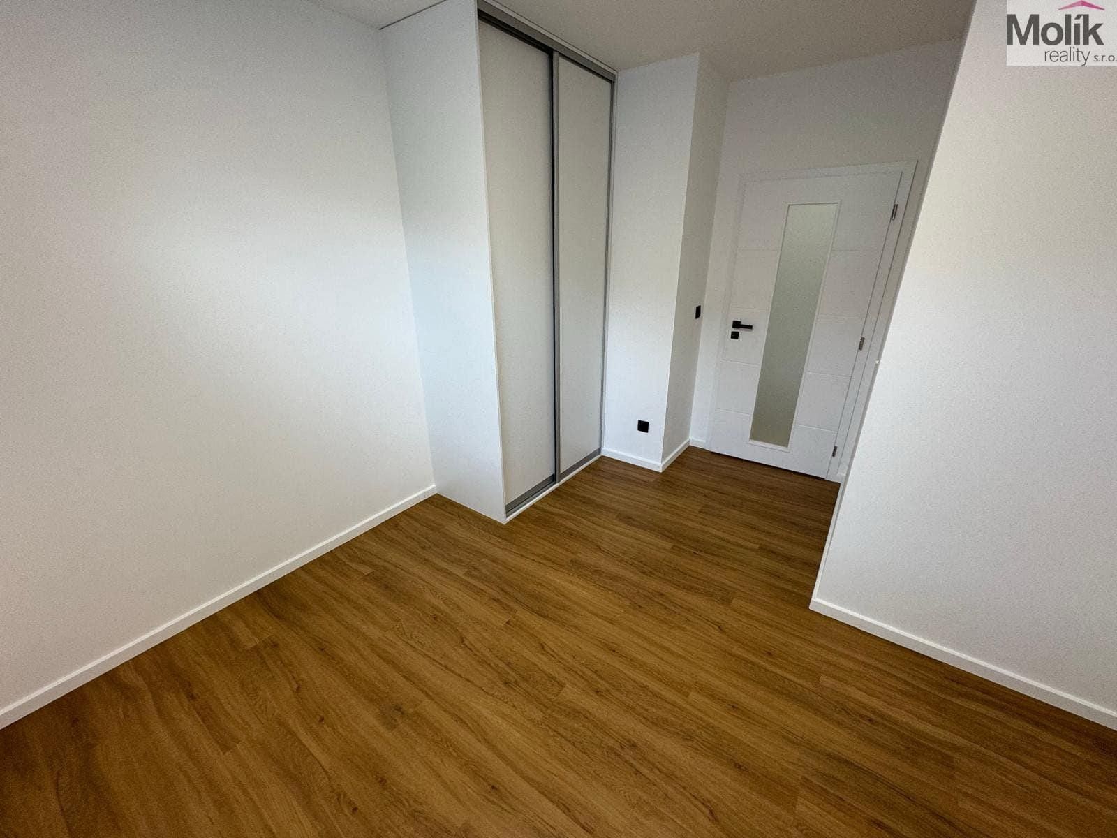Pronájem bytu 4+kk 97 m² - foto 13