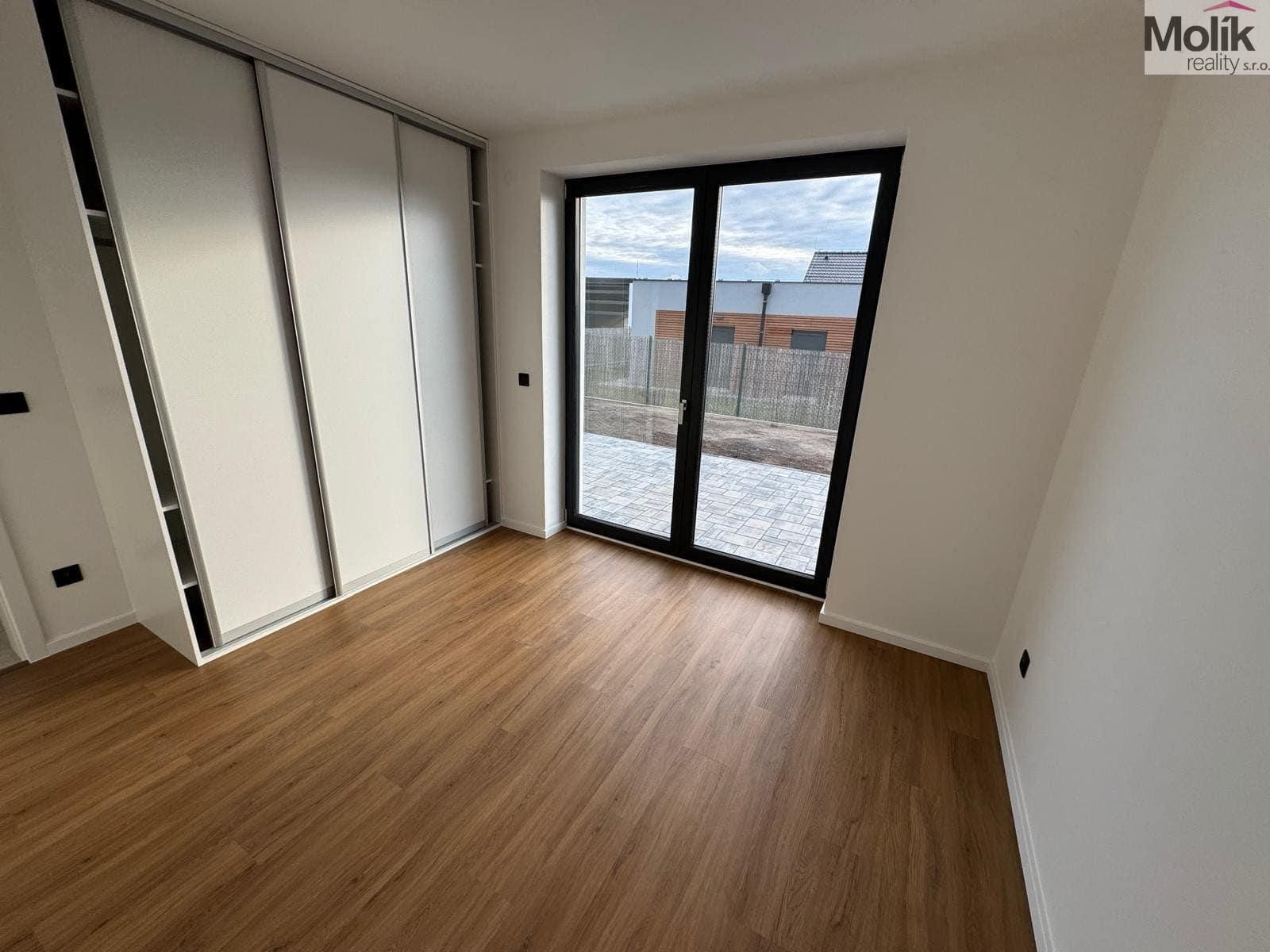 Pronájem bytu 4+kk 97 m² - foto 10