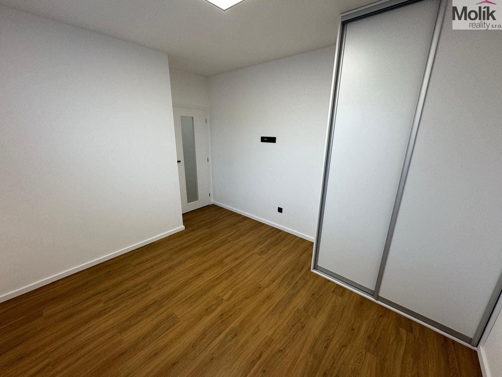 Pronájem bytu 4+kk 97 m² - foto 15