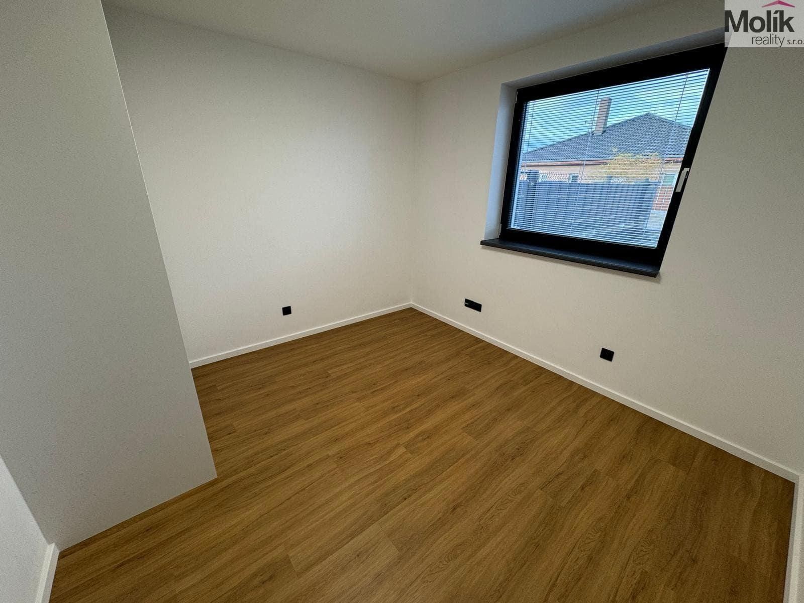 Pronájem bytu 4+kk 97 m² - foto 12