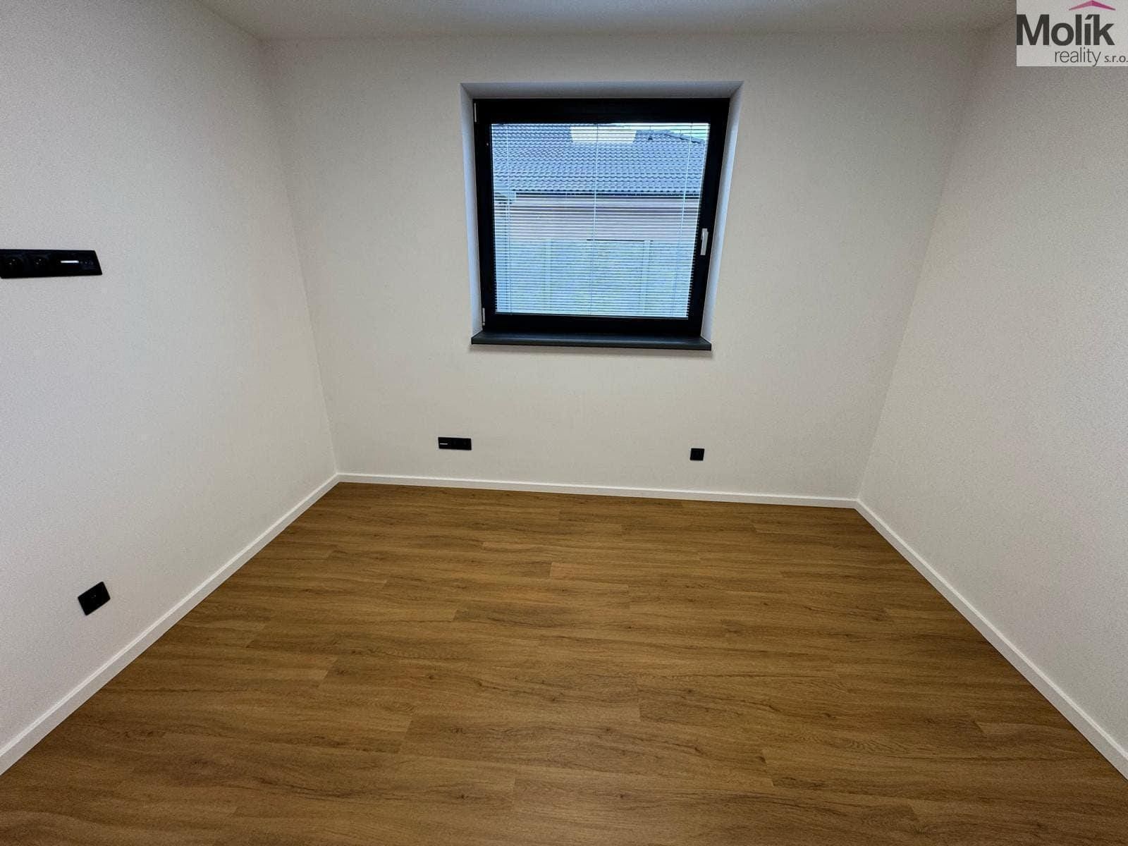 Pronájem bytu 4+kk 97 m² - foto 14