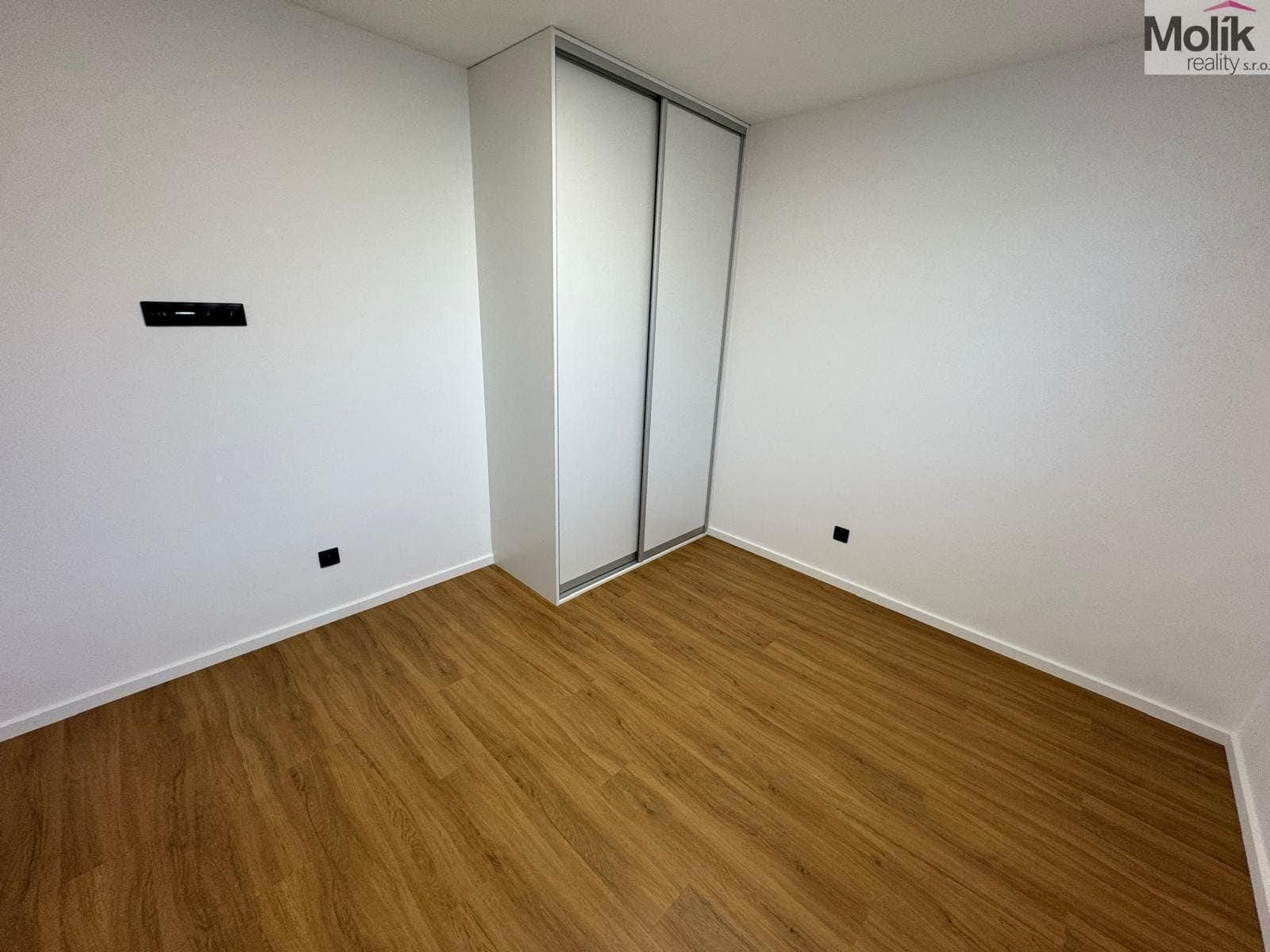 Pronájem bytu 4+kk 97 m² - foto 16