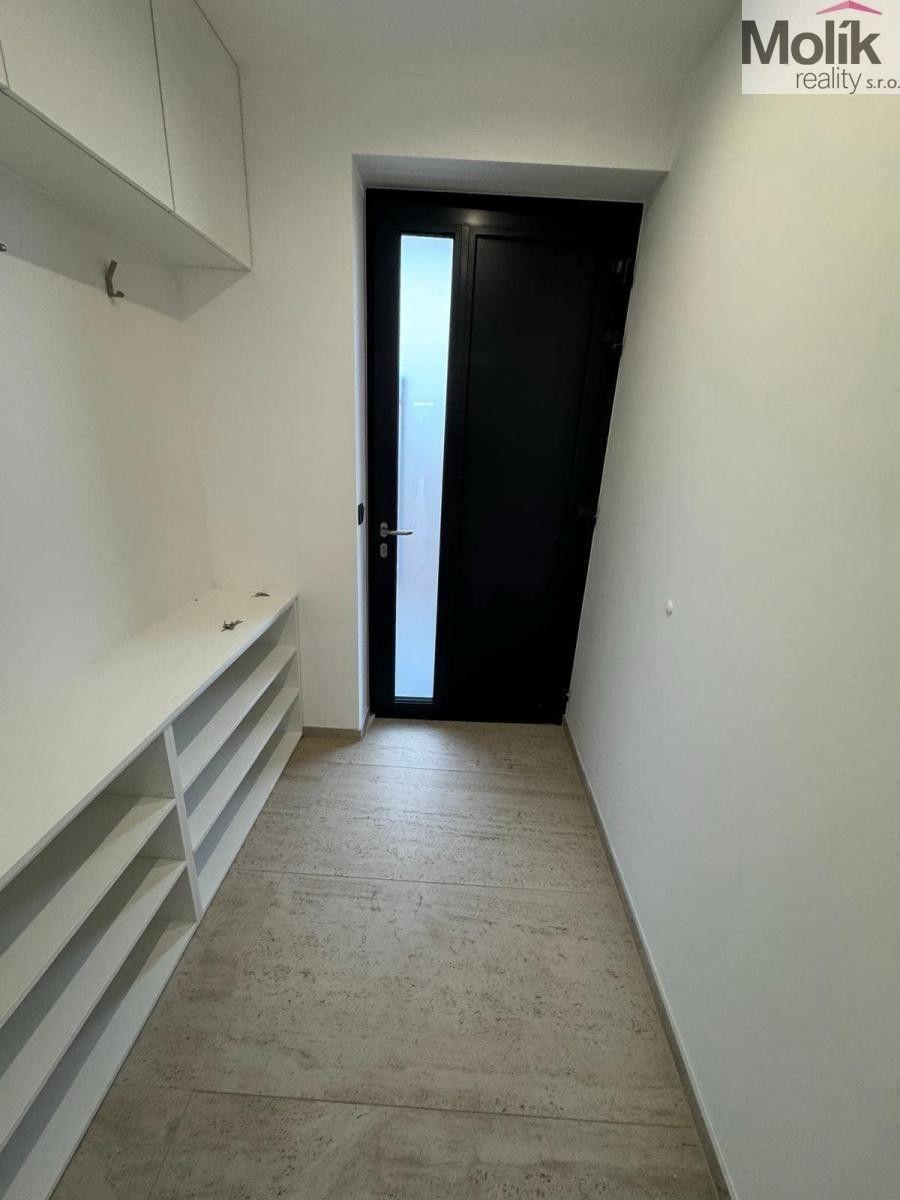 Pronájem bytu 4+kk 97 m² - foto 18