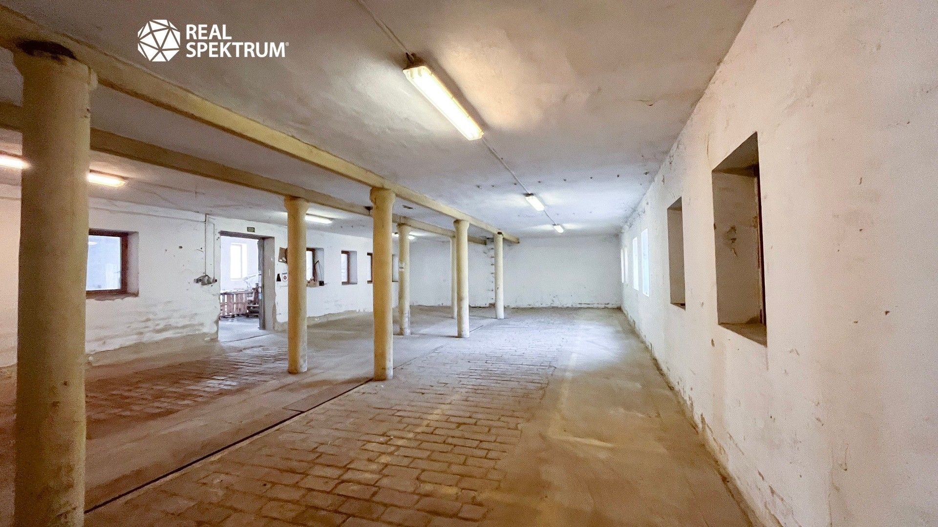 Pronájem komerčního prostoru 644 m² - foto 6