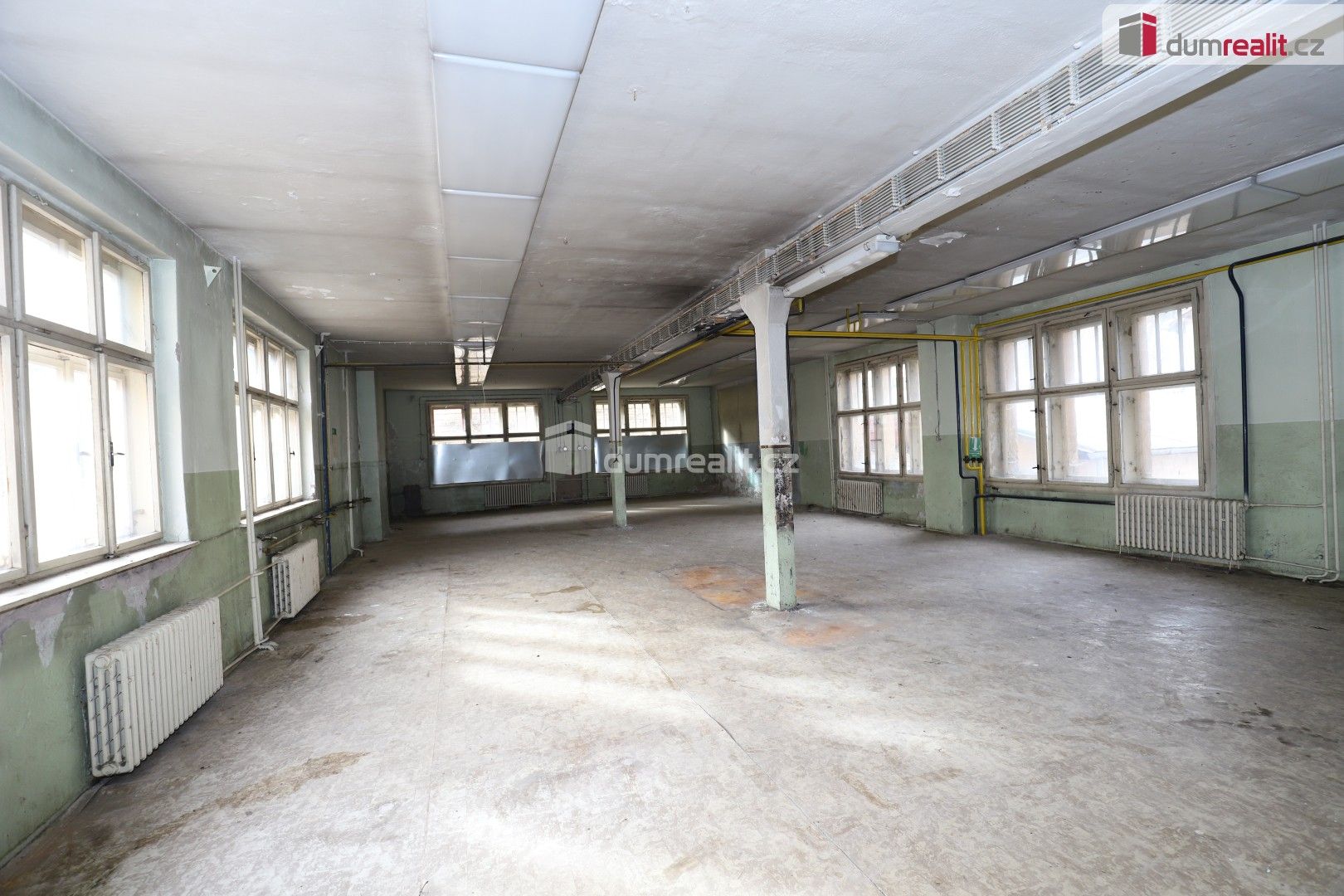 Prodej nemovitosti 1600 m² - foto 2