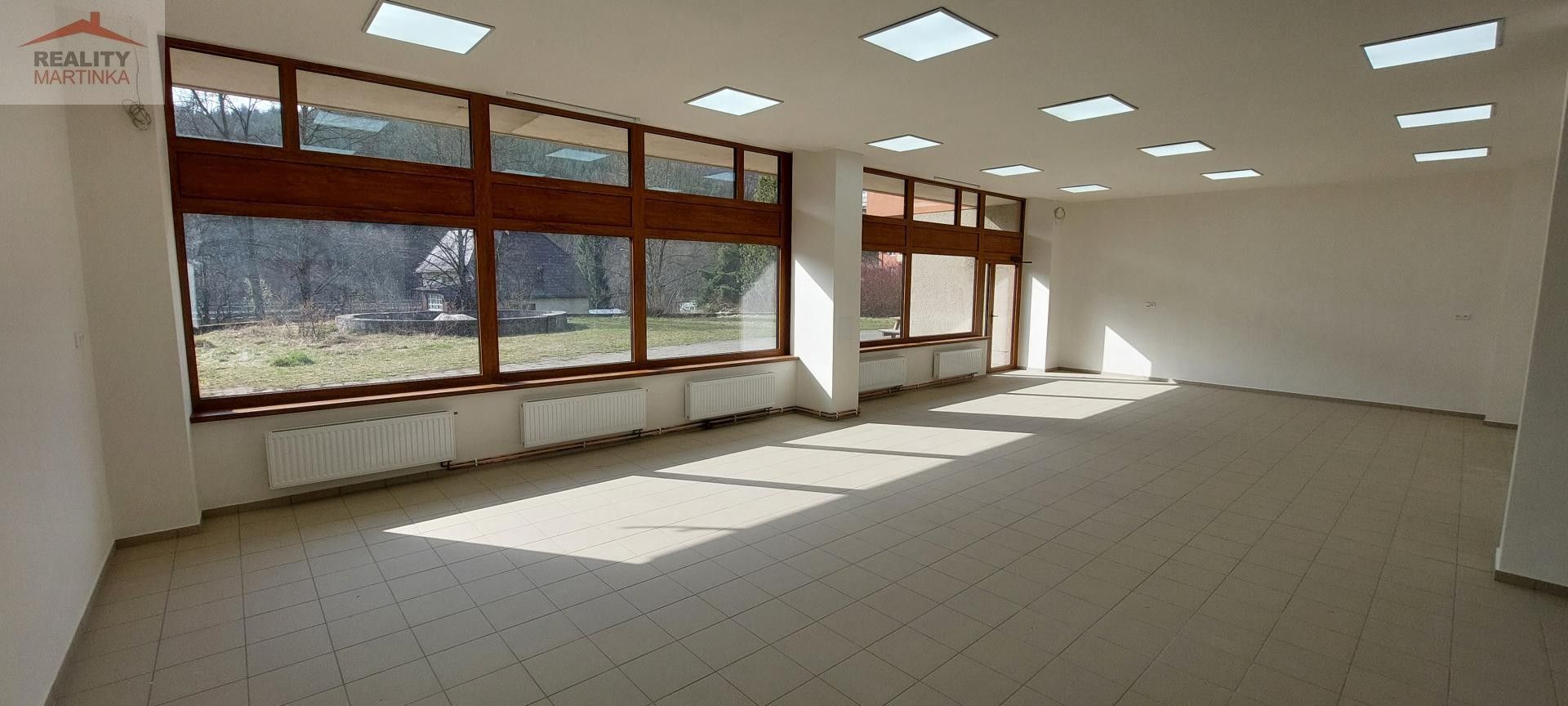 Pronájem komerčního prostoru 147 m² - foto 1