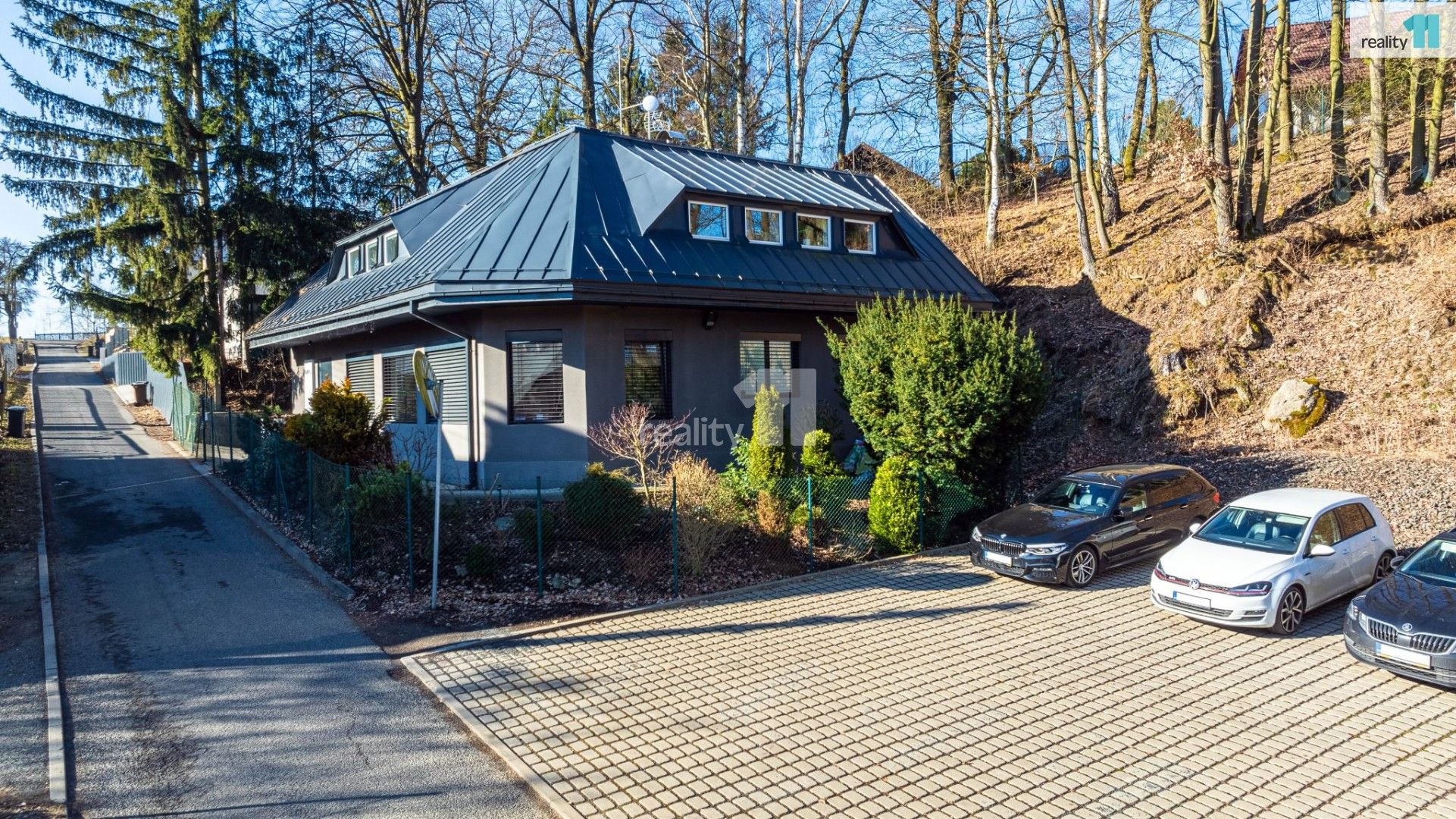 Prodej komerčního prostoru 377 m² - foto 1