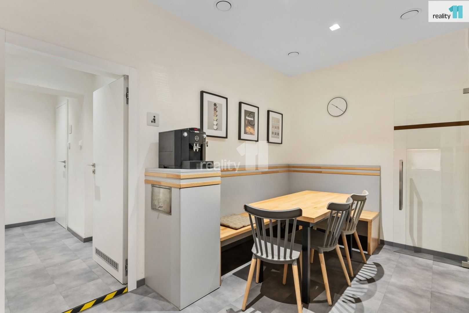 Prodej komerčního prostoru 377 m² - foto 26