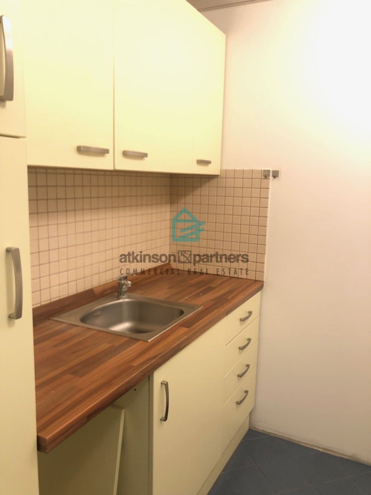 Pronájem komerčního prostoru 100 m² - foto 8