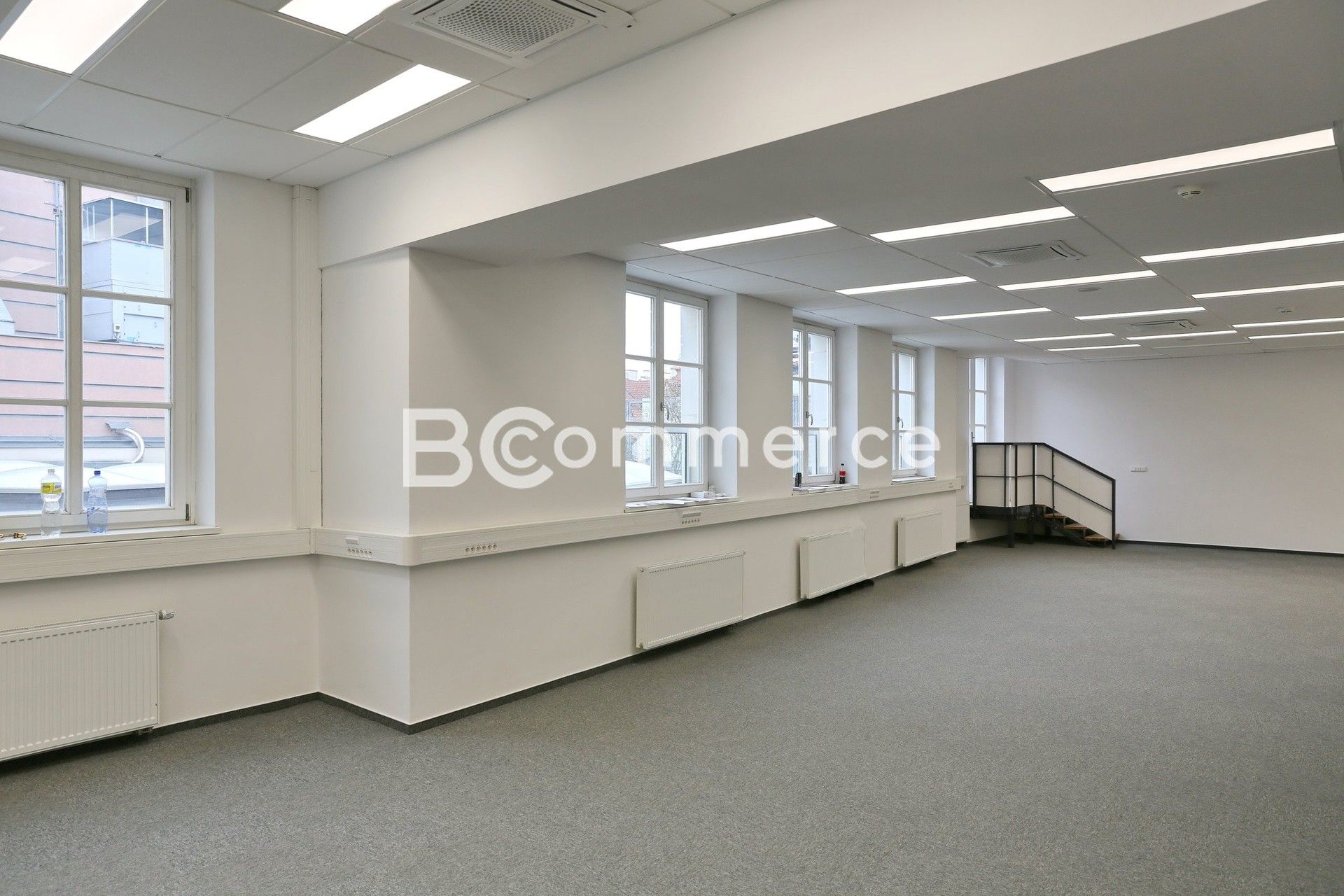 Pronájem komerčního prostoru 153 m² - foto 1