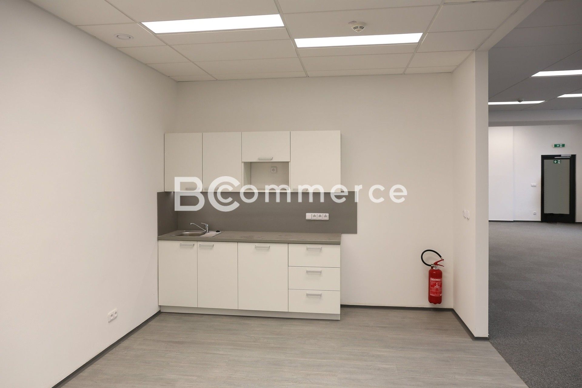 Pronájem komerčního prostoru 153 m² - foto 8