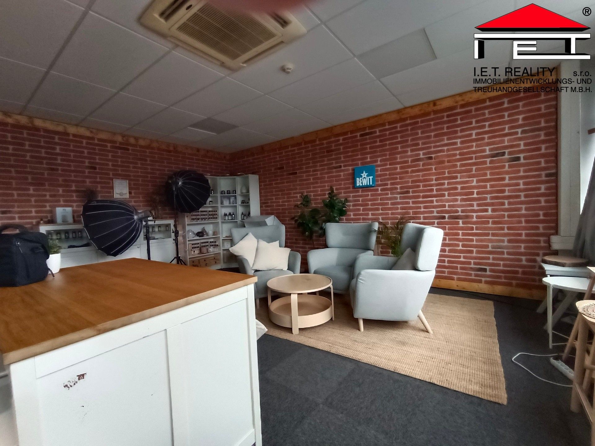 Pronájem komerčního prostoru 2694 m² - foto 2
