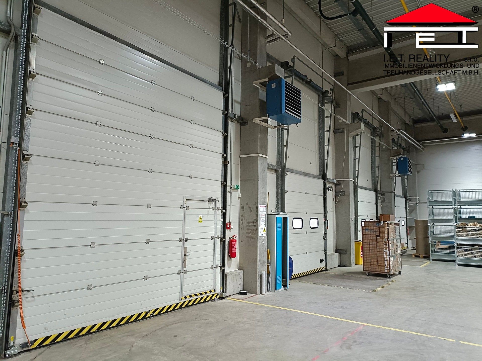 Pronájem komerčního prostoru 2694 m² - foto 12