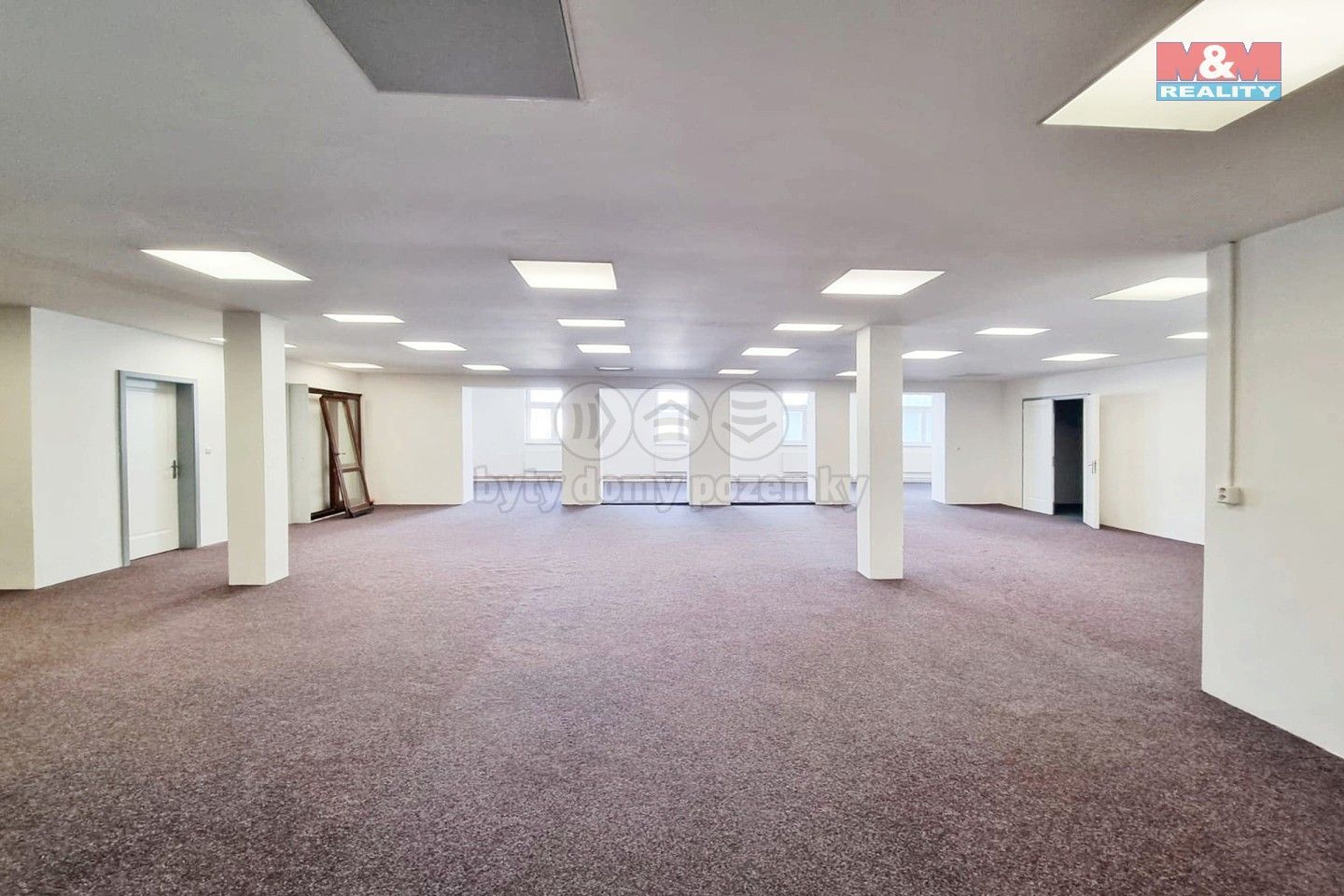 Pronájem komerčního prostoru 370 m² - foto 7
