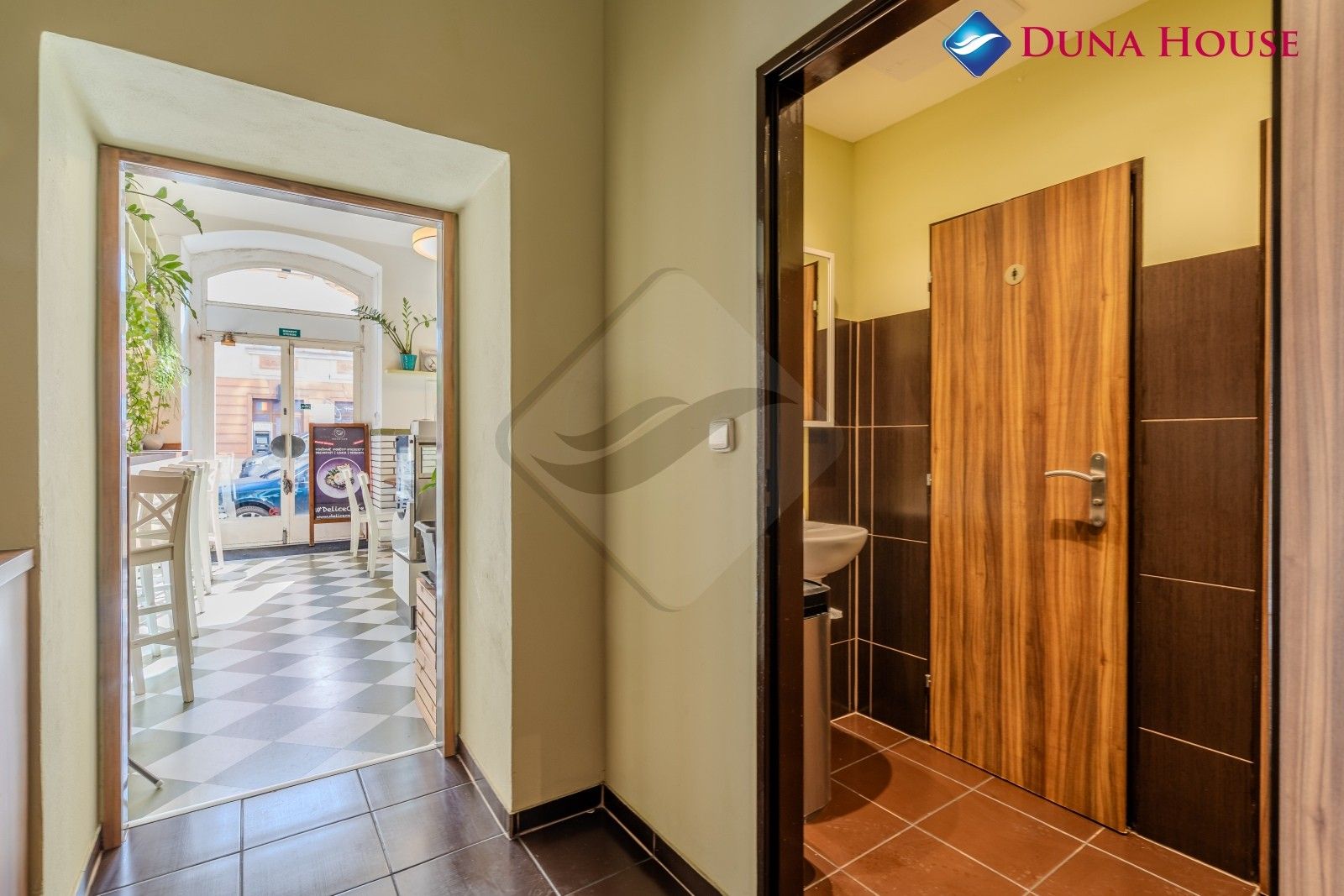 Pronájem komerčního prostoru 179 m² - foto 16