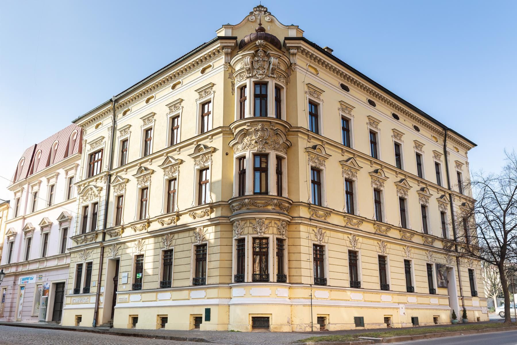 Prodej komerčního prostoru 800 m² - foto 1