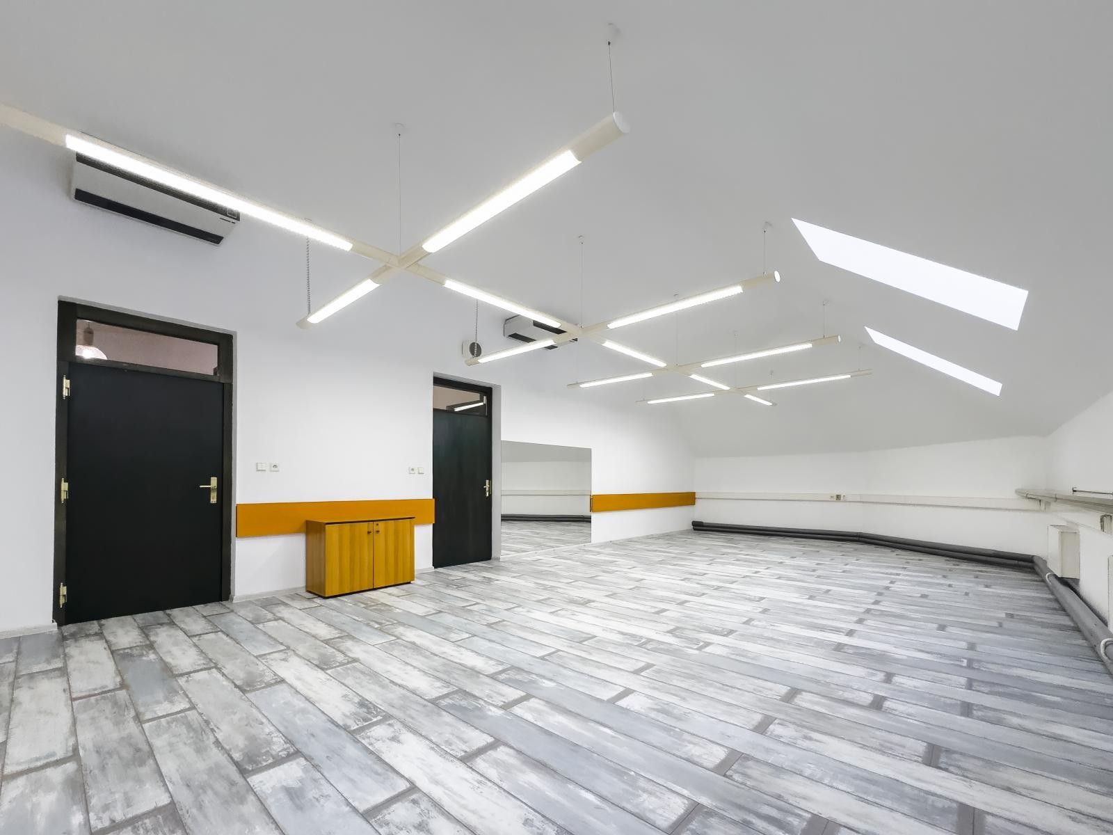 Prodej komerčního prostoru 800 m² - foto 28