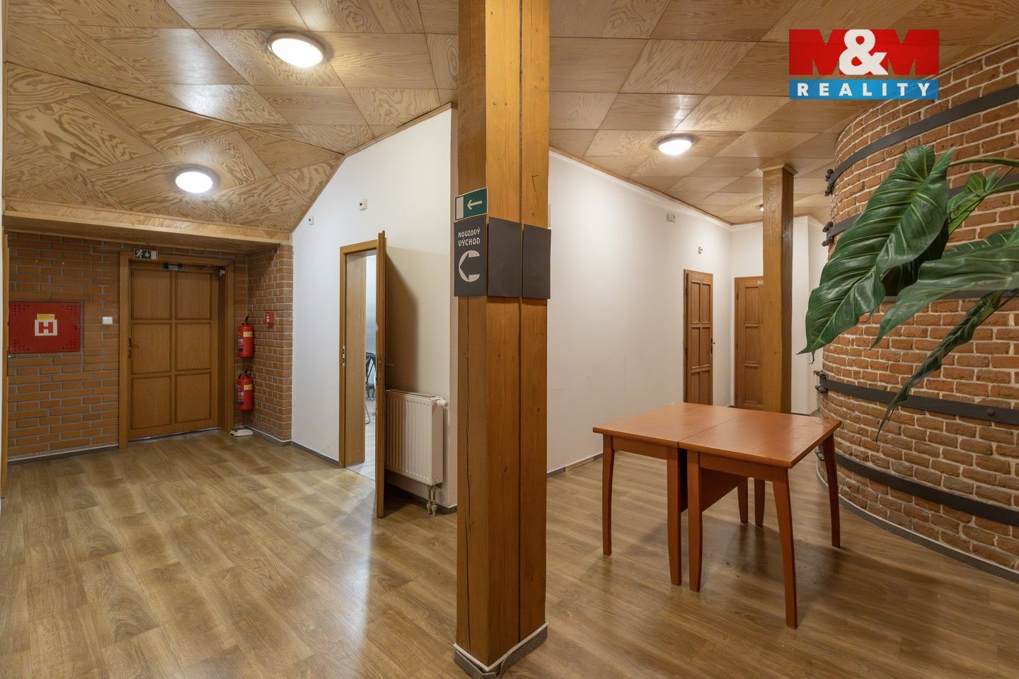 Prodej komerčního prostoru 2100 m² - foto 11