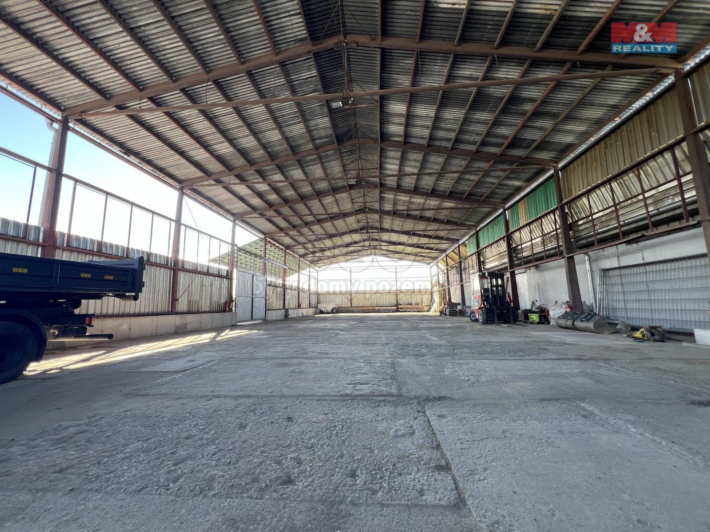 Prodej komerčního prostoru 660 m² - foto 2