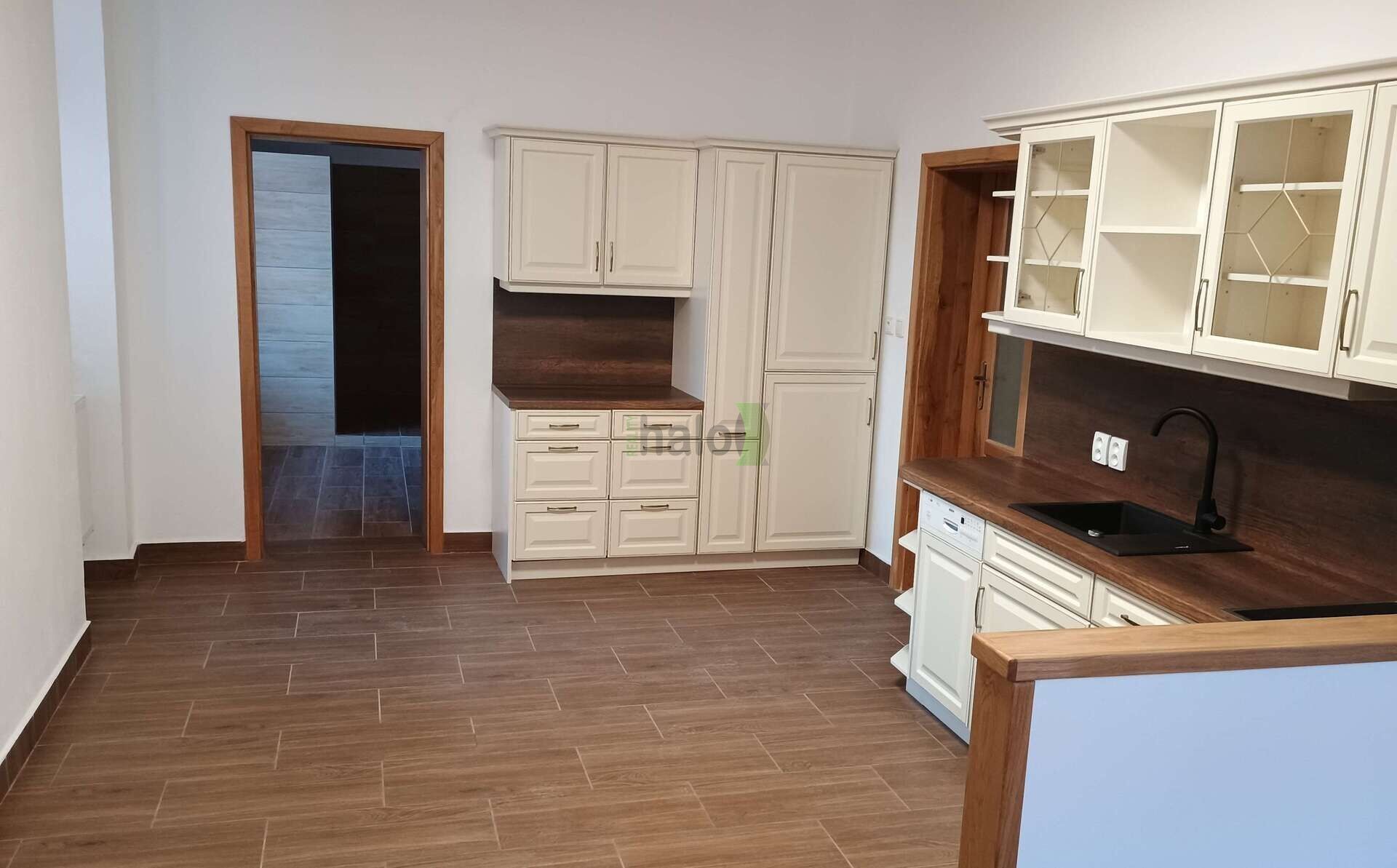 Pronájem bytu 3+kk 72 m² - foto 3