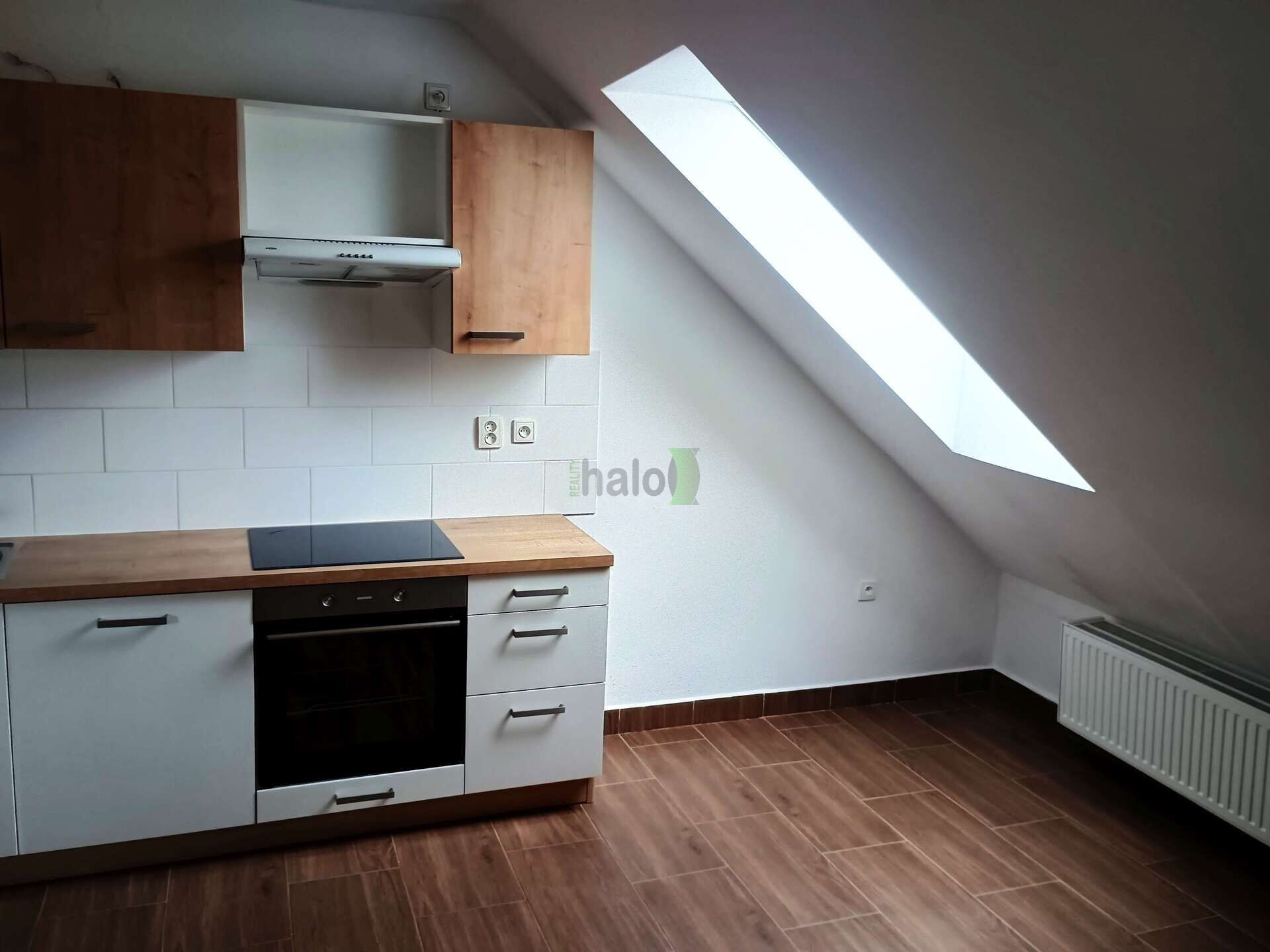 Pronájem bytu 3+kk 76 m² - foto 3