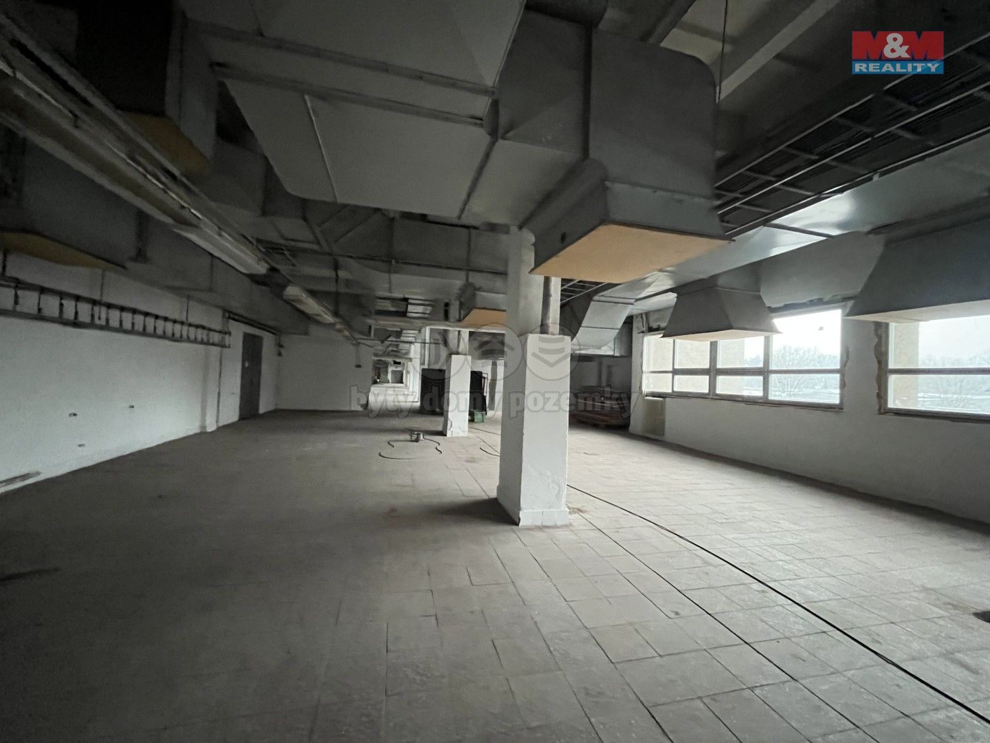 Pronájem komerčního prostoru 600 m² - foto 1