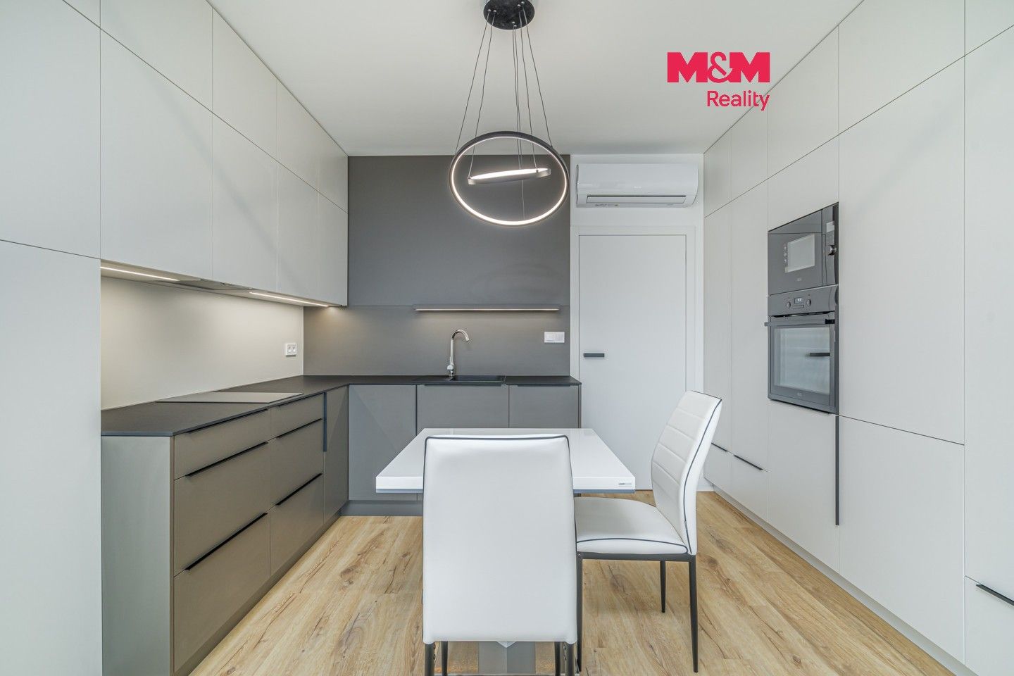 Prodej bytu 1+kk 33 m² - foto 1
